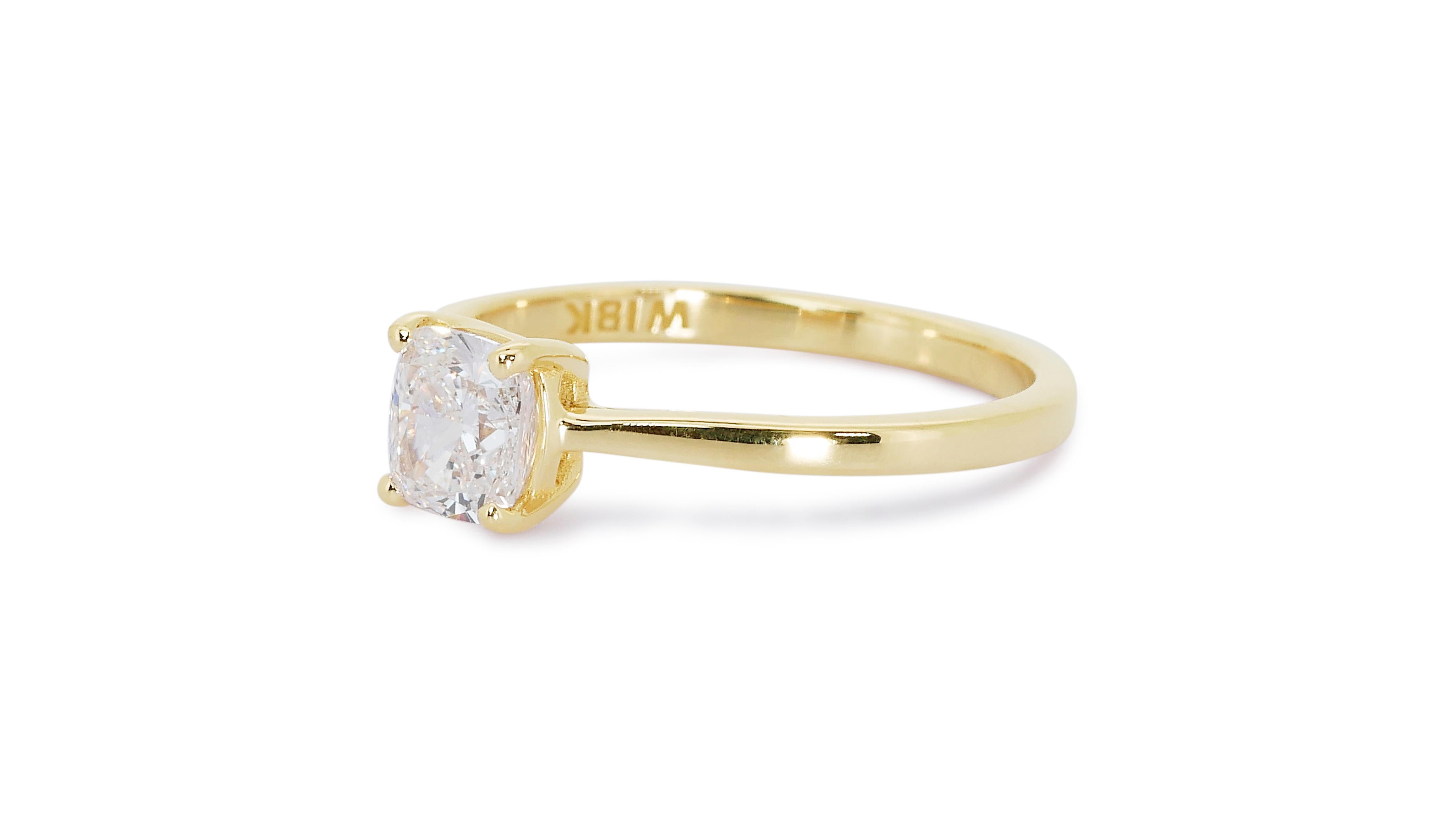 Glamorous 18k Yellow Gold Solitaire Ring w/ 0.80 ct Natural Diamonds IGI Cert In New Condition For Sale In רמת גן, IL