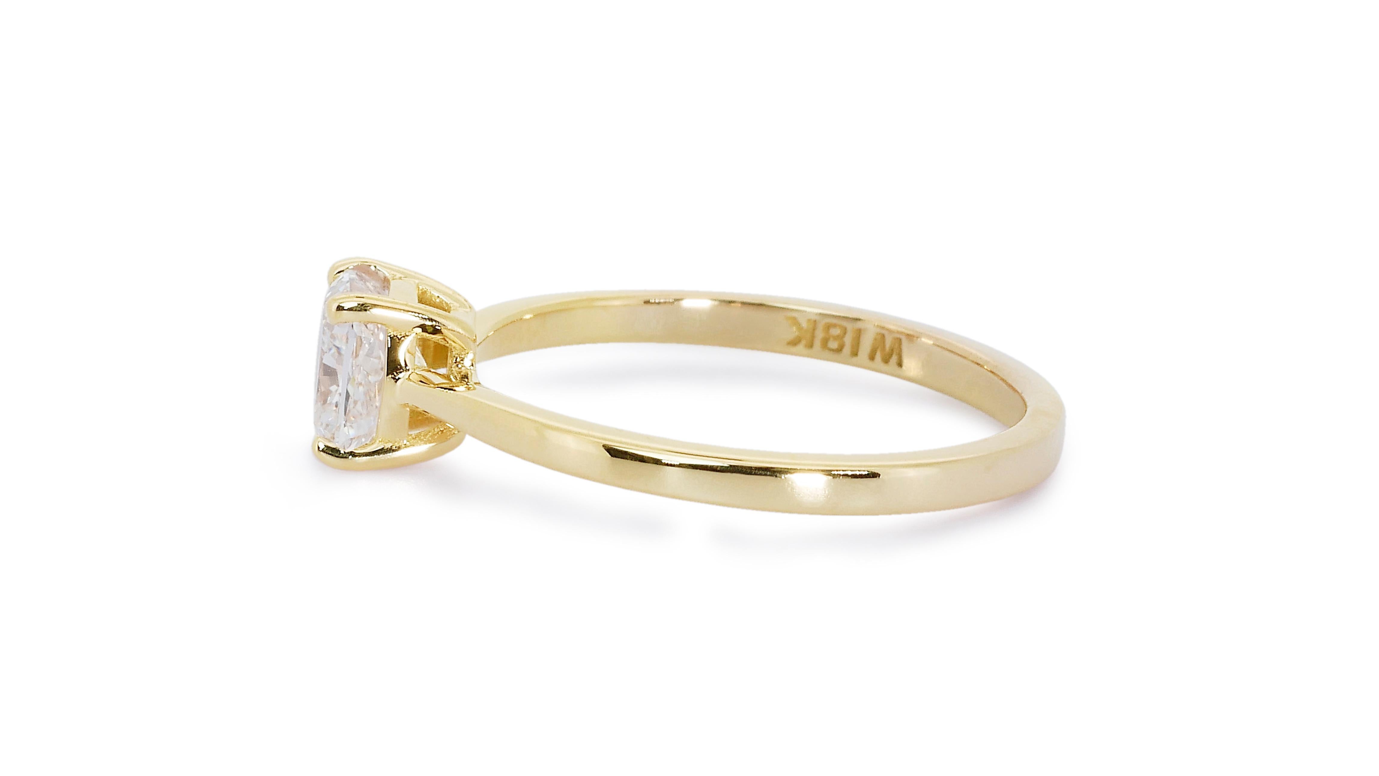 Women's Glamorous 18k Yellow Gold Solitaire Ring w/ 0.80 ct Natural Diamonds IGI Cert For Sale