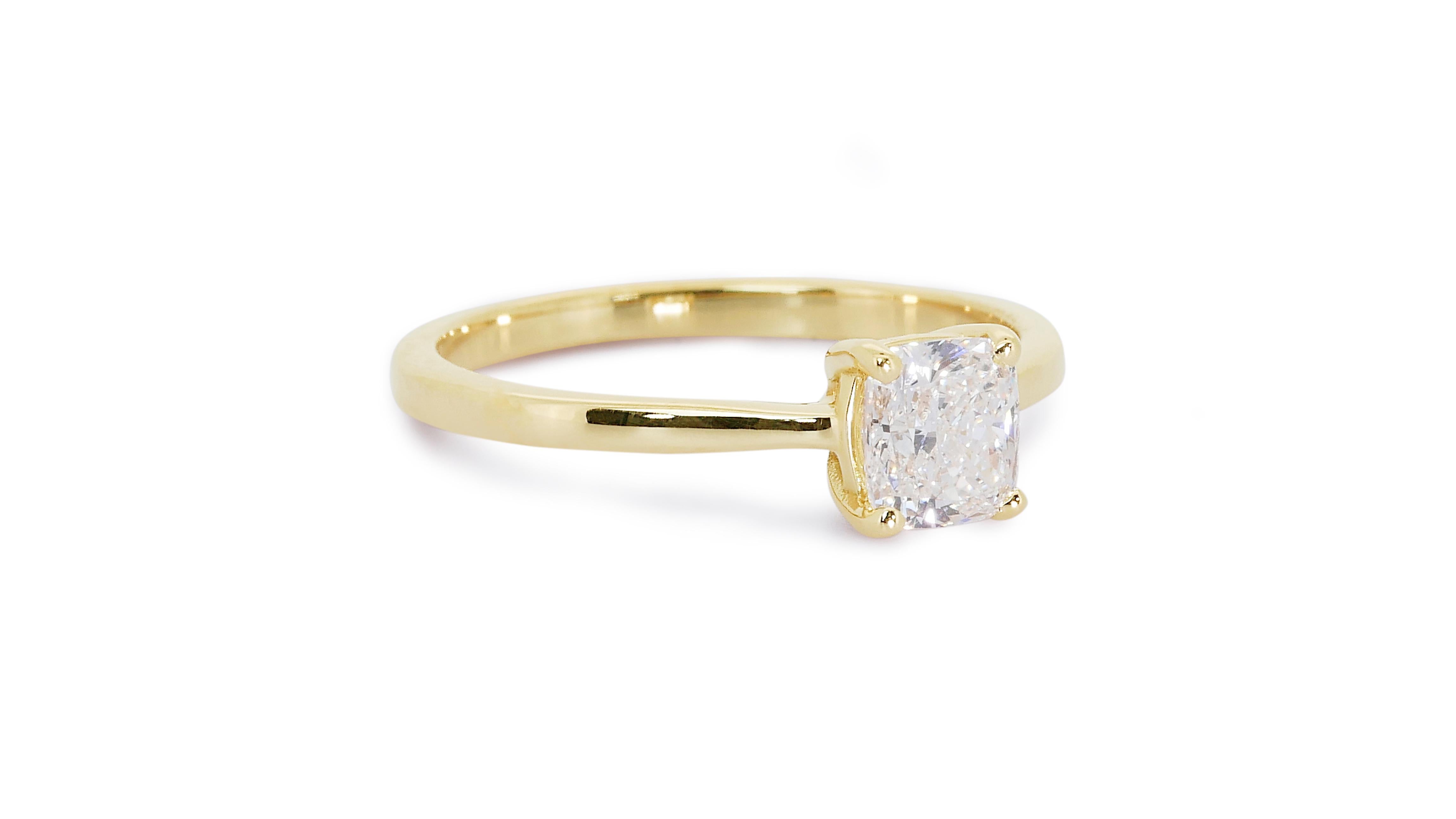 Glamorous 18k Yellow Gold Solitaire Ring w/ 0.80 ct Natural Diamonds IGI Cert For Sale 1