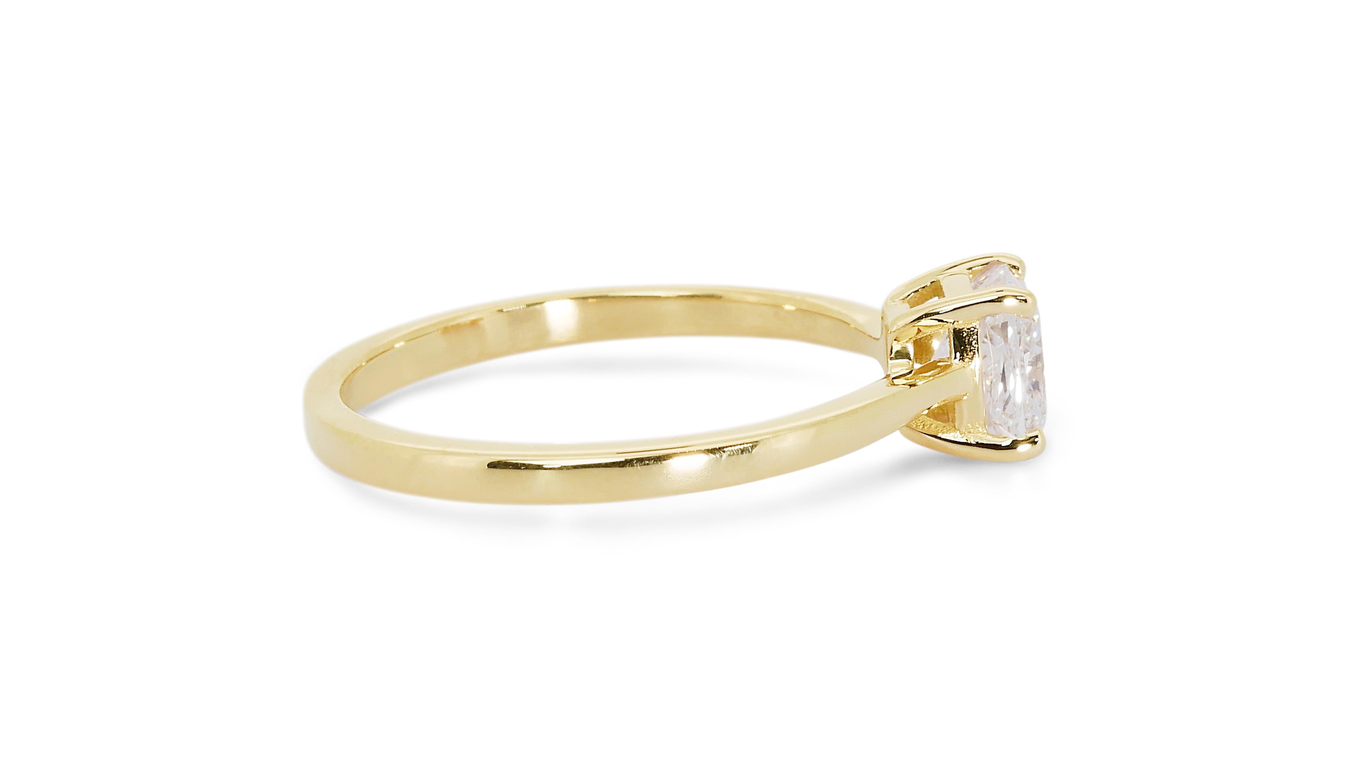 Glamorous 18k Yellow Gold Solitaire Ring w/ 0.80 ct Natural Diamonds IGI Cert For Sale 2