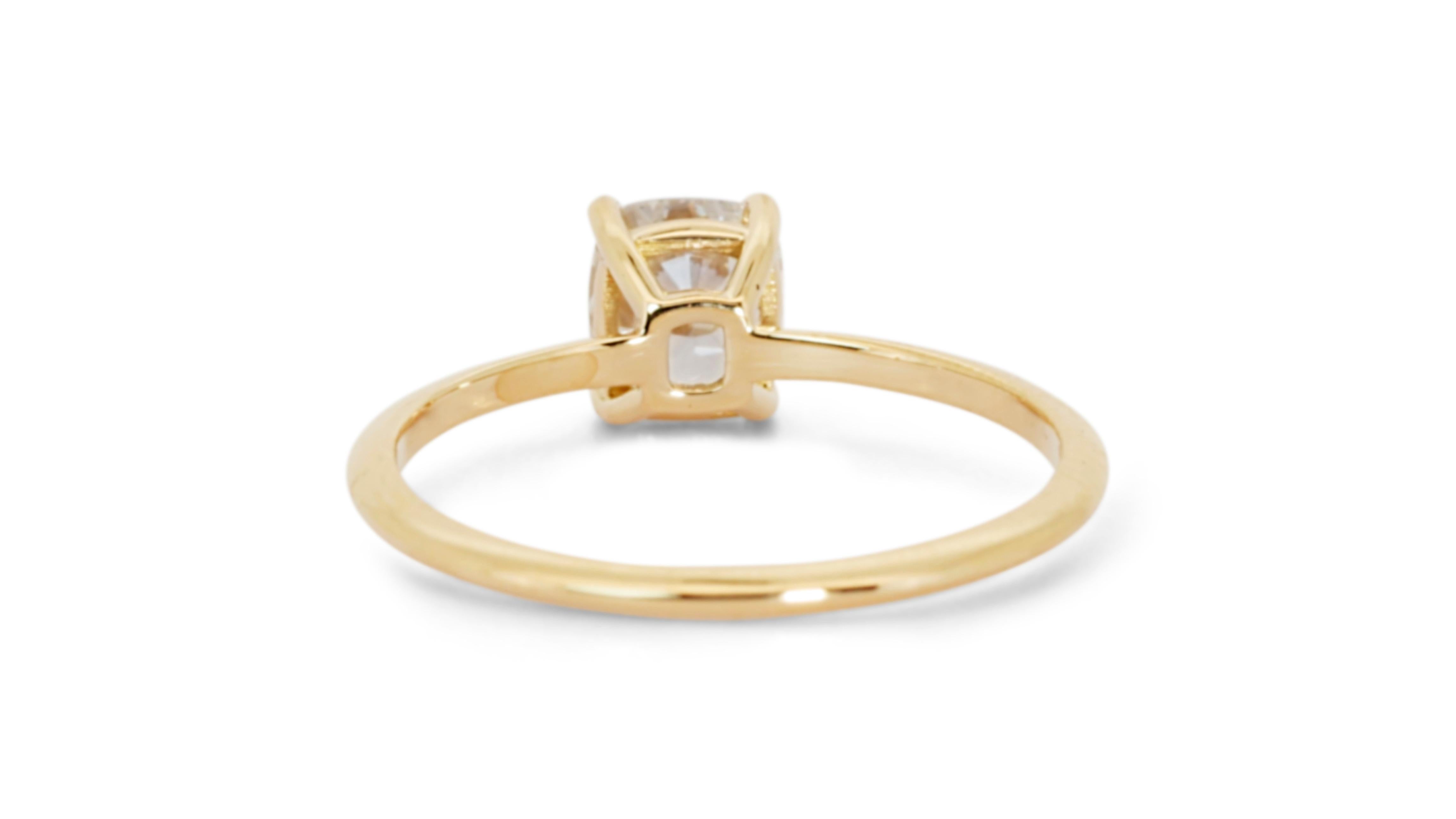 Glamorous 18k Yellow Gold Solitaire Ring w/ 1.02 Carat Natural Diamonds IGI Cert For Sale 2