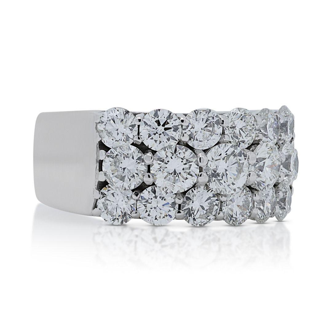 Taglio rotondo Anello glamour con pavé di diamanti da 1,92 carati in oro bianco 14 carati in vendita