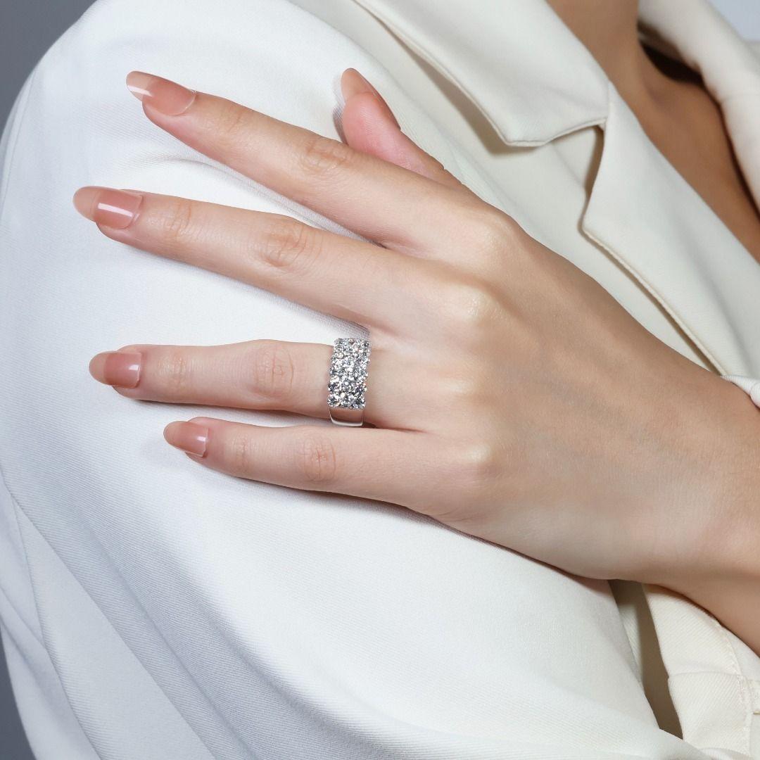 Anello glamour con pavé di diamanti da 1,92 carati in oro bianco 14 carati in vendita 3