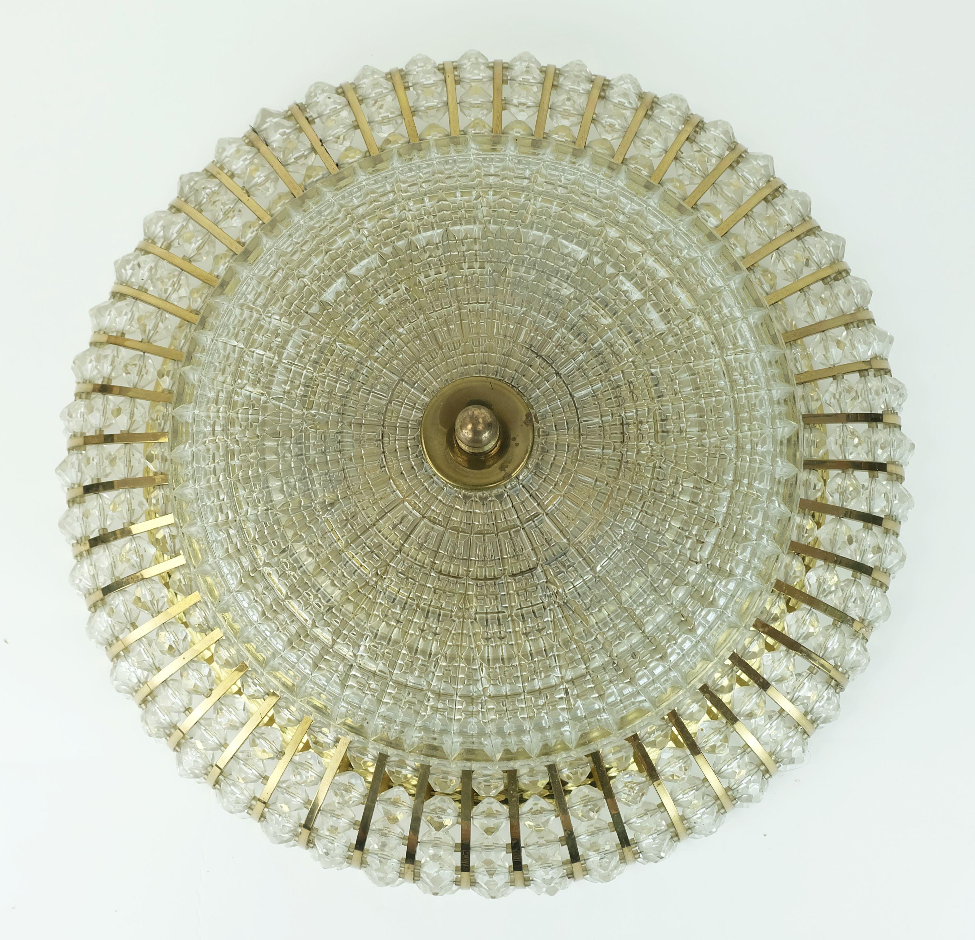 Tedesco Lampada da soffitto glamour della metà del secolo scorso in ottone e vetro in vendita