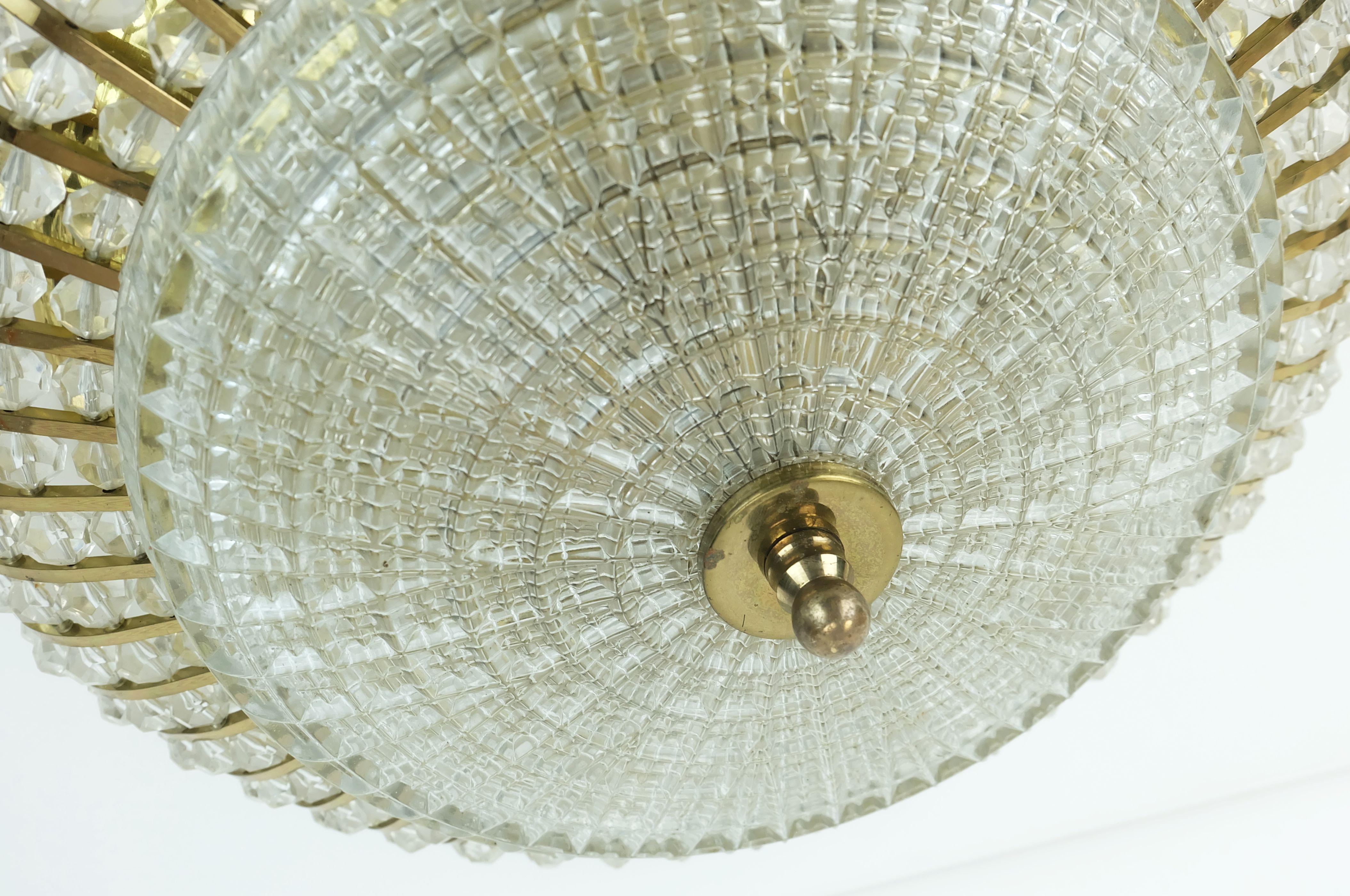 Lampada da soffitto glamour della metà del secolo scorso in ottone e vetro In condizioni buone in vendita a Mannheim, DE