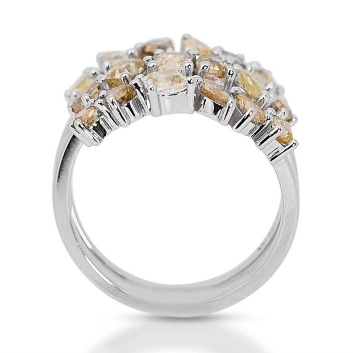 Glamorous 2.25ct Diamond Ring in 18K White Gold  In New Condition For Sale In רמת גן, IL