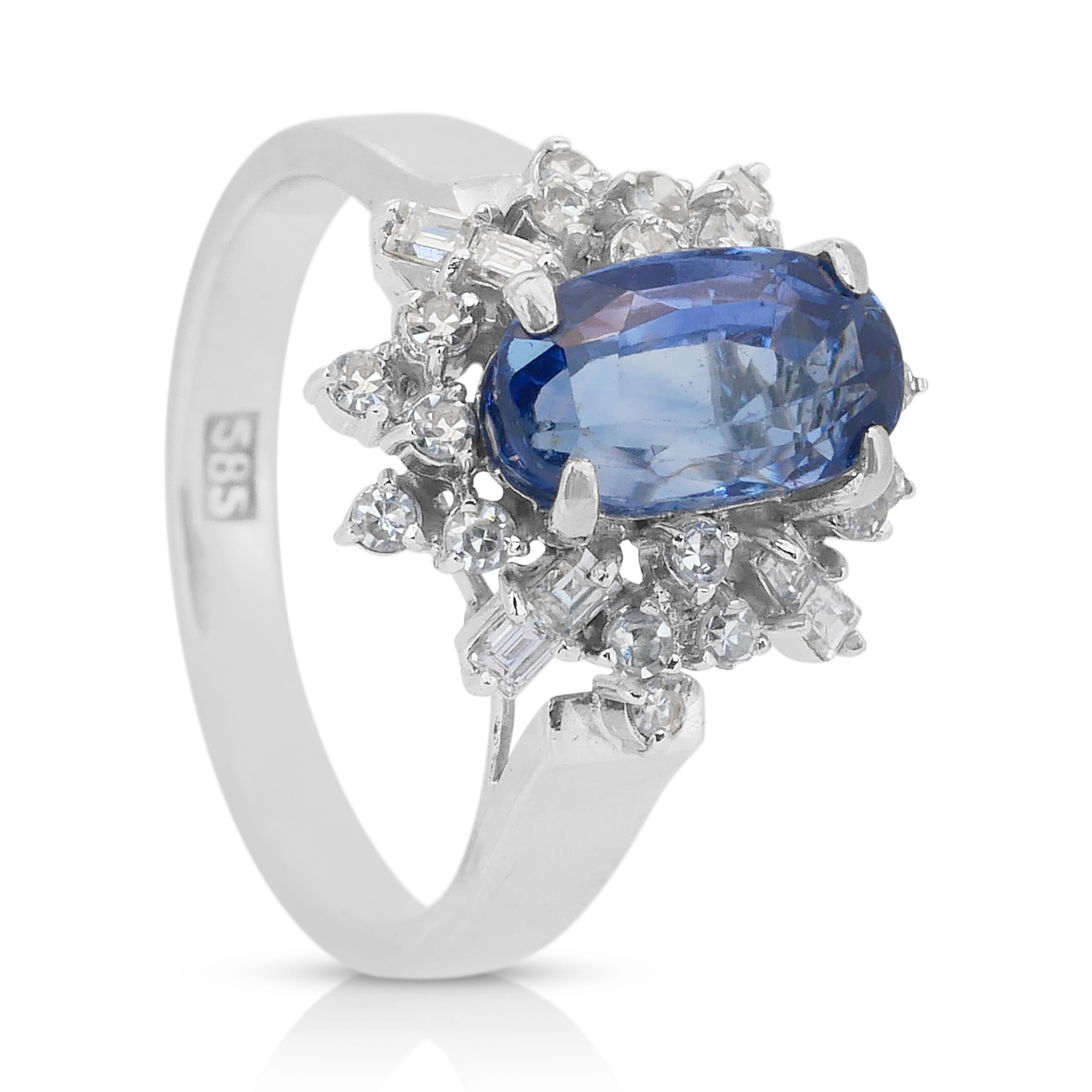 Glamuroso Anillo en Racimo de Zafiro y Diamantes de 2,50 ct en Oro Blanco de 14k en venta 2