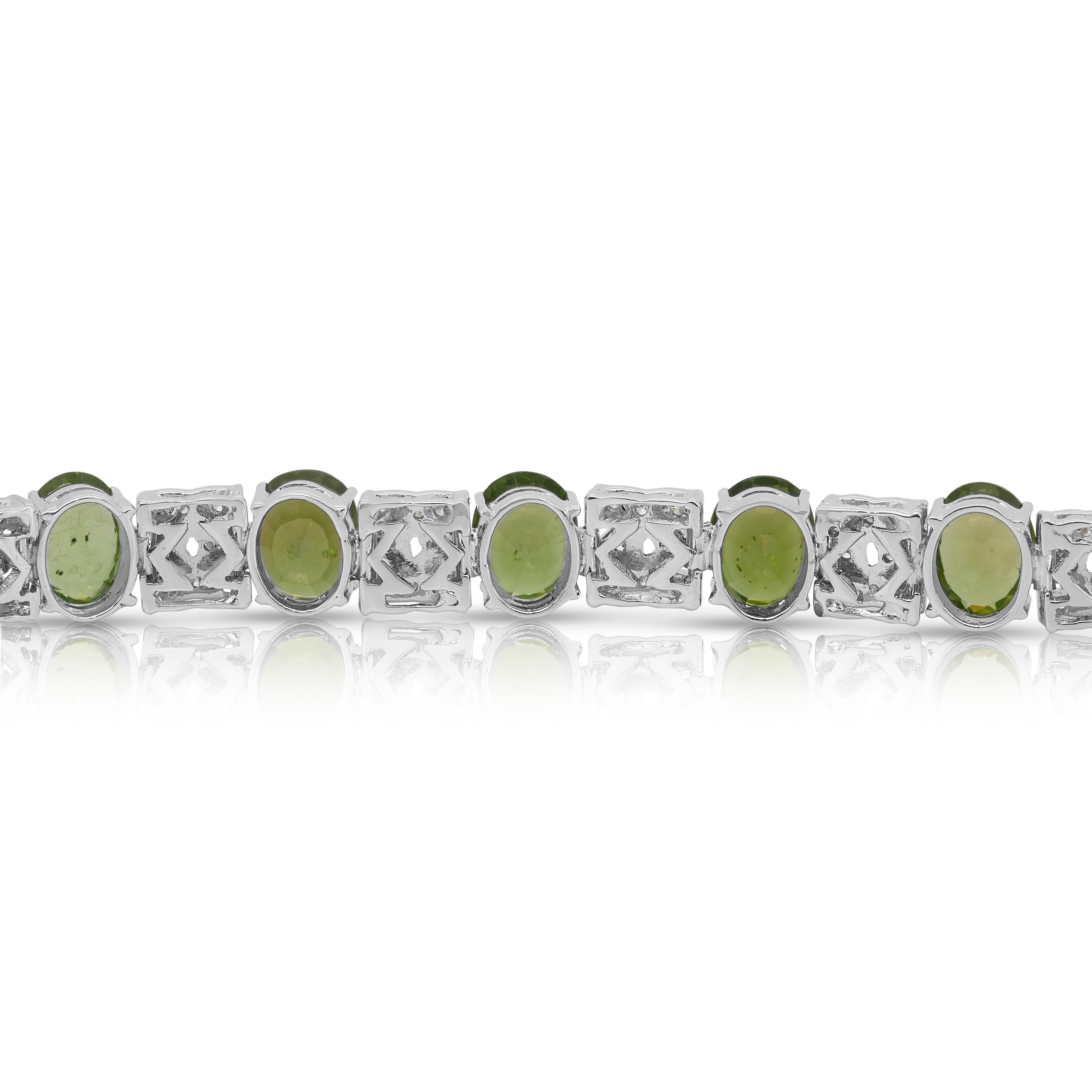 Glamorous 27.42ct Peridots and Diamonds Bracelet in 14k White Gold For Sale 3