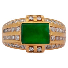 Glamorous 3.20ct Jade and Diamonds Cocktail Ring in 18k Yellow Gold - IGI Cert