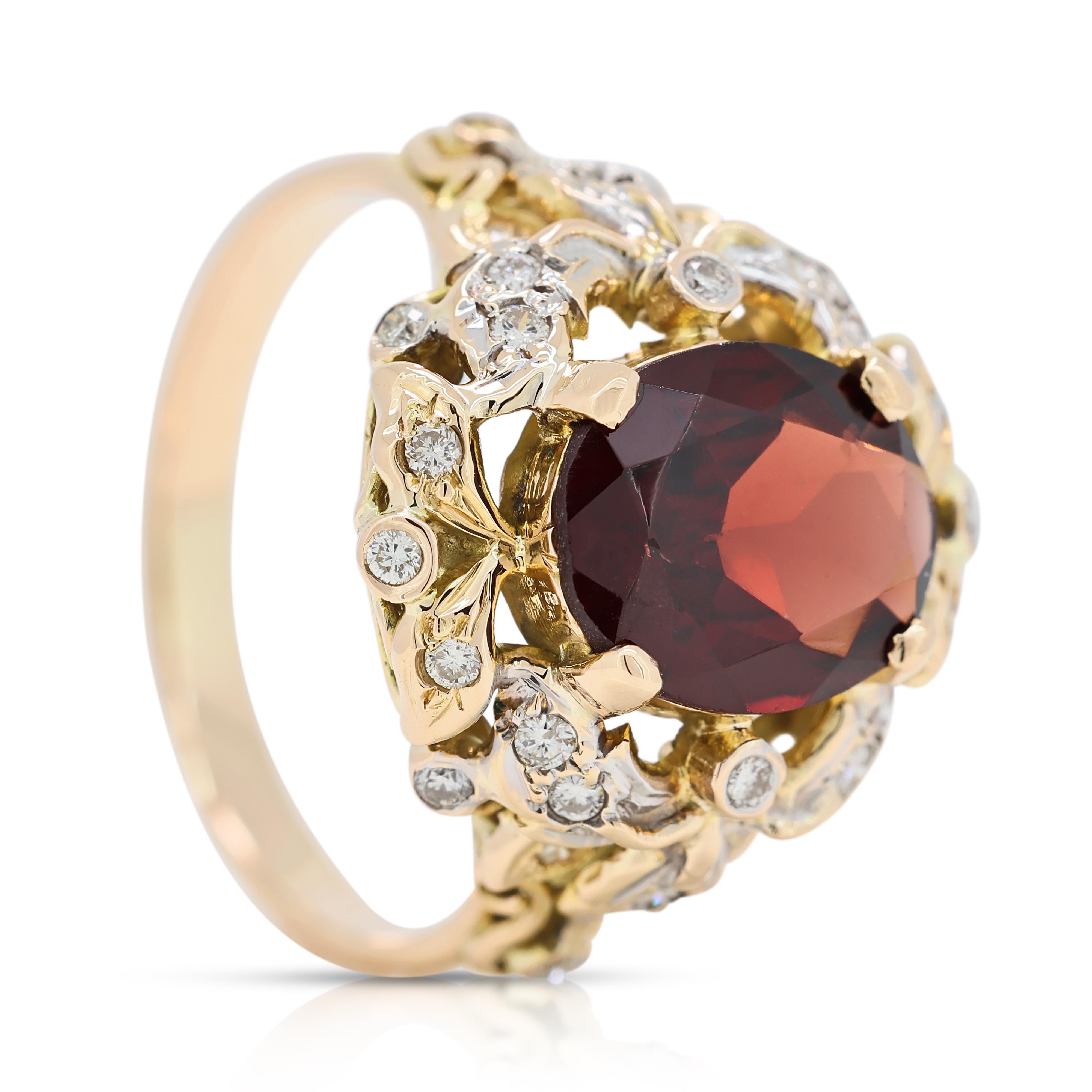 Glamouröser Cluster-Ring aus 18 Karat Gelbgold mit 4,15 Karat Granat und Diamant im Zustand „Hervorragend“ im Angebot in רמת גן, IL