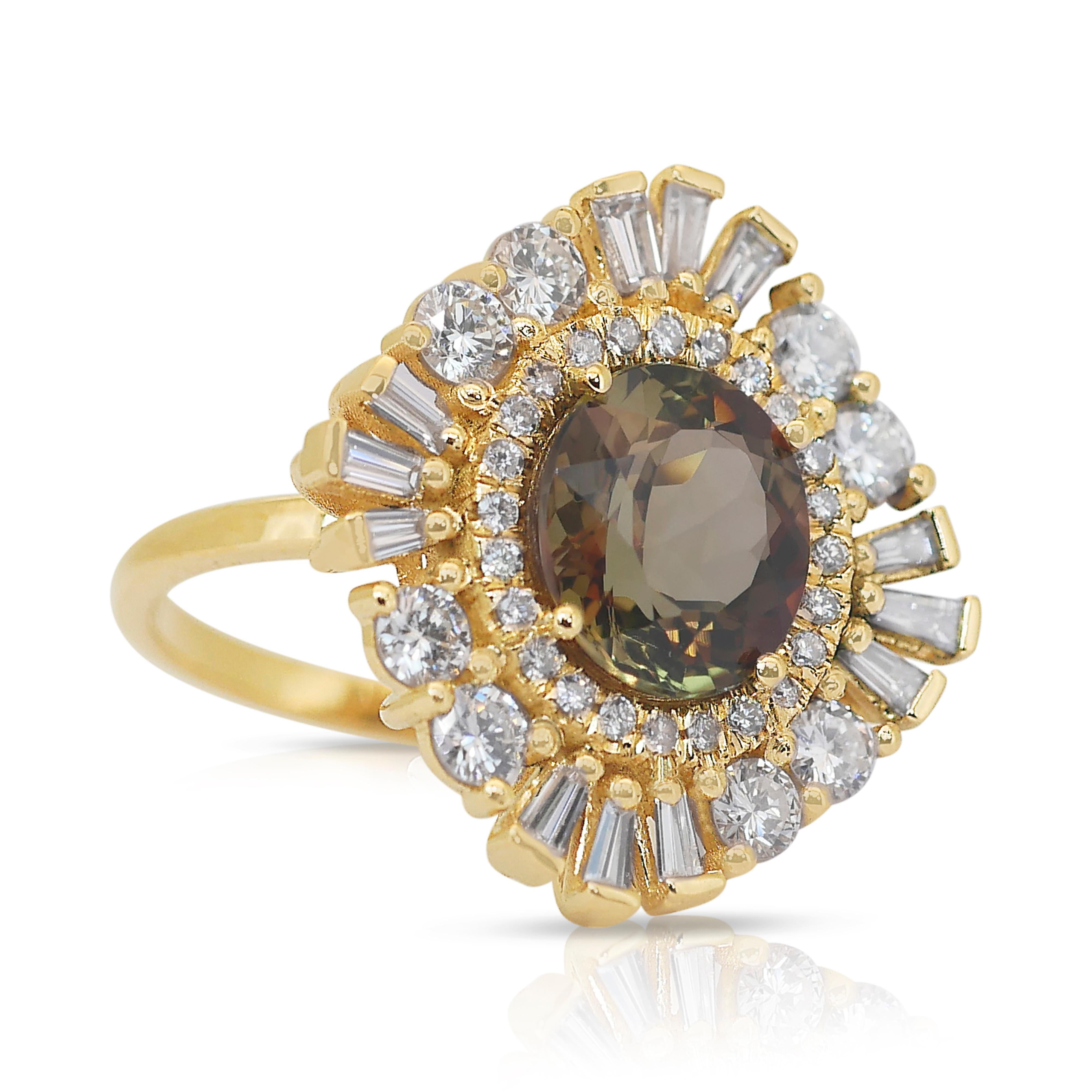 Taille ovale Bague glamour en or jaune 18 carats, diamants et Andalusite de 4,36 carats en vente