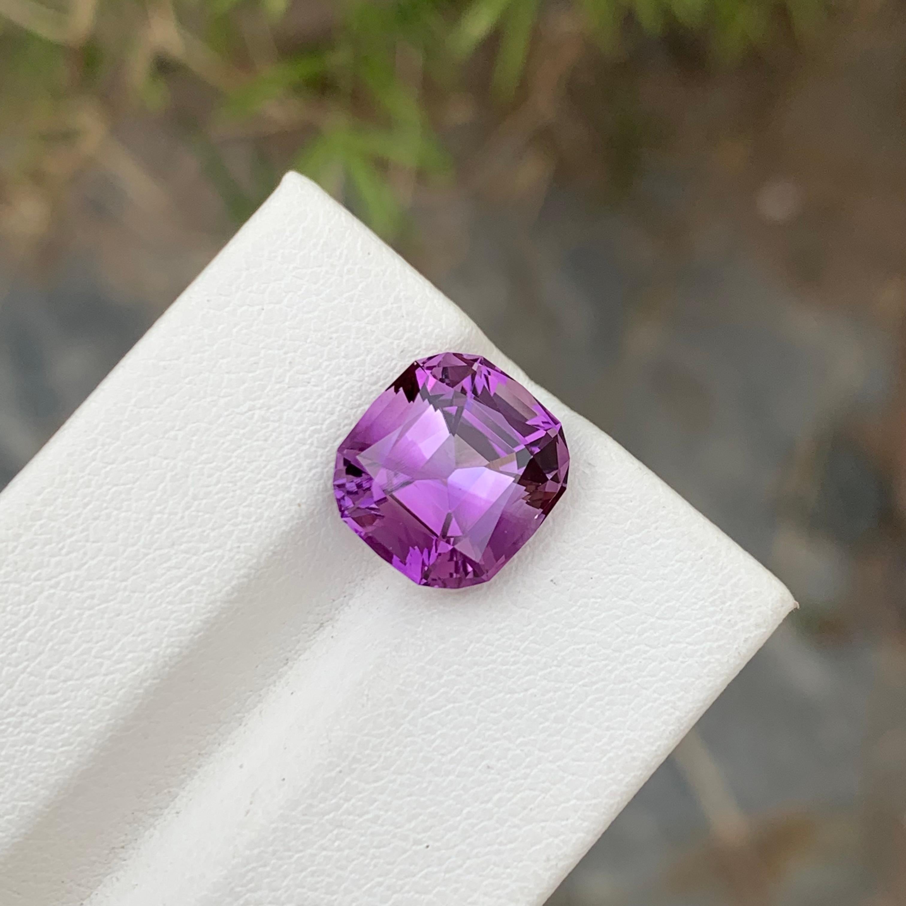 Glamorous 5.00 Carats Cushion Shape Loose Purple Amethyst Gem For Ring  For Sale 4