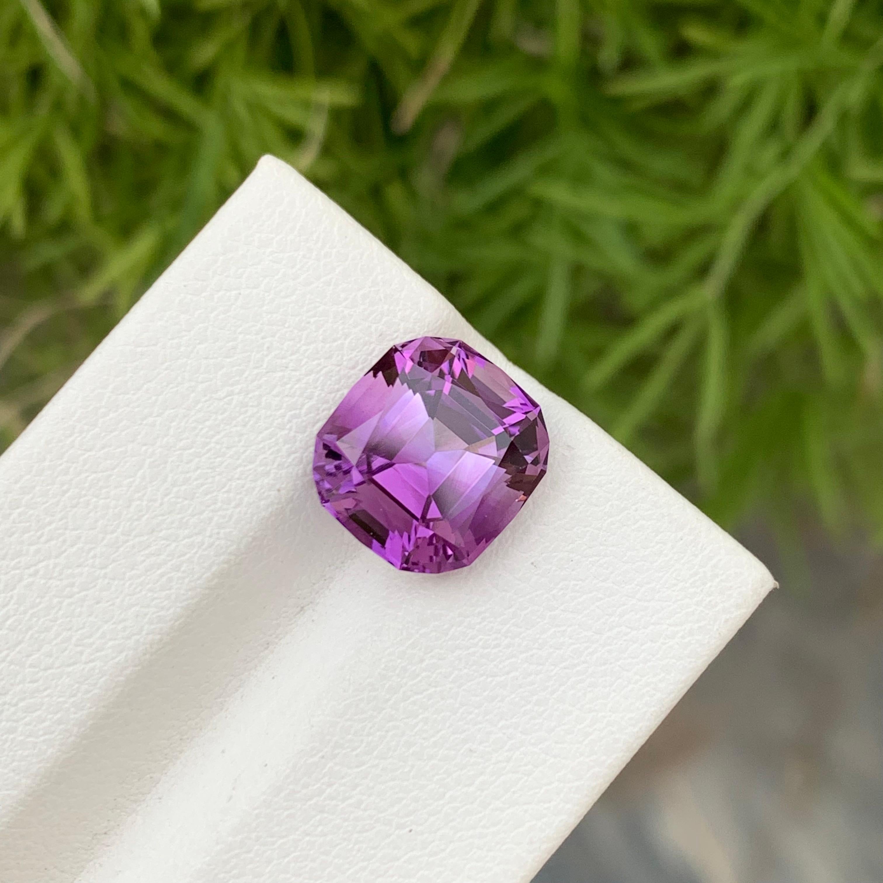 Glamorous 5.00 Carats Cushion Shape Loose Purple Amethyst Gem For Ring  For Sale 5