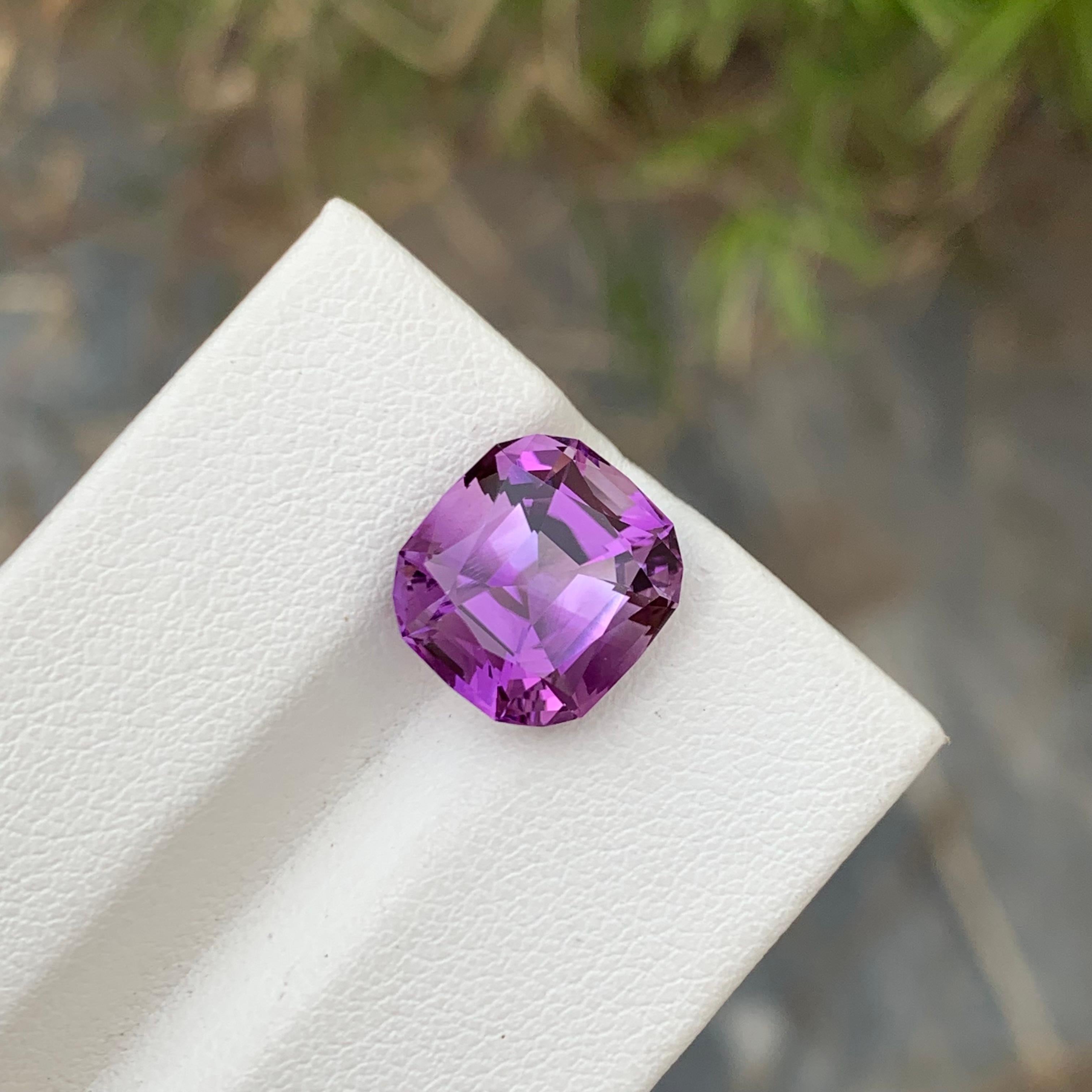 Glamorous 5.00 Carats Cushion Shape Loose Purple Amethyst Gem For Ring  For Sale 1
