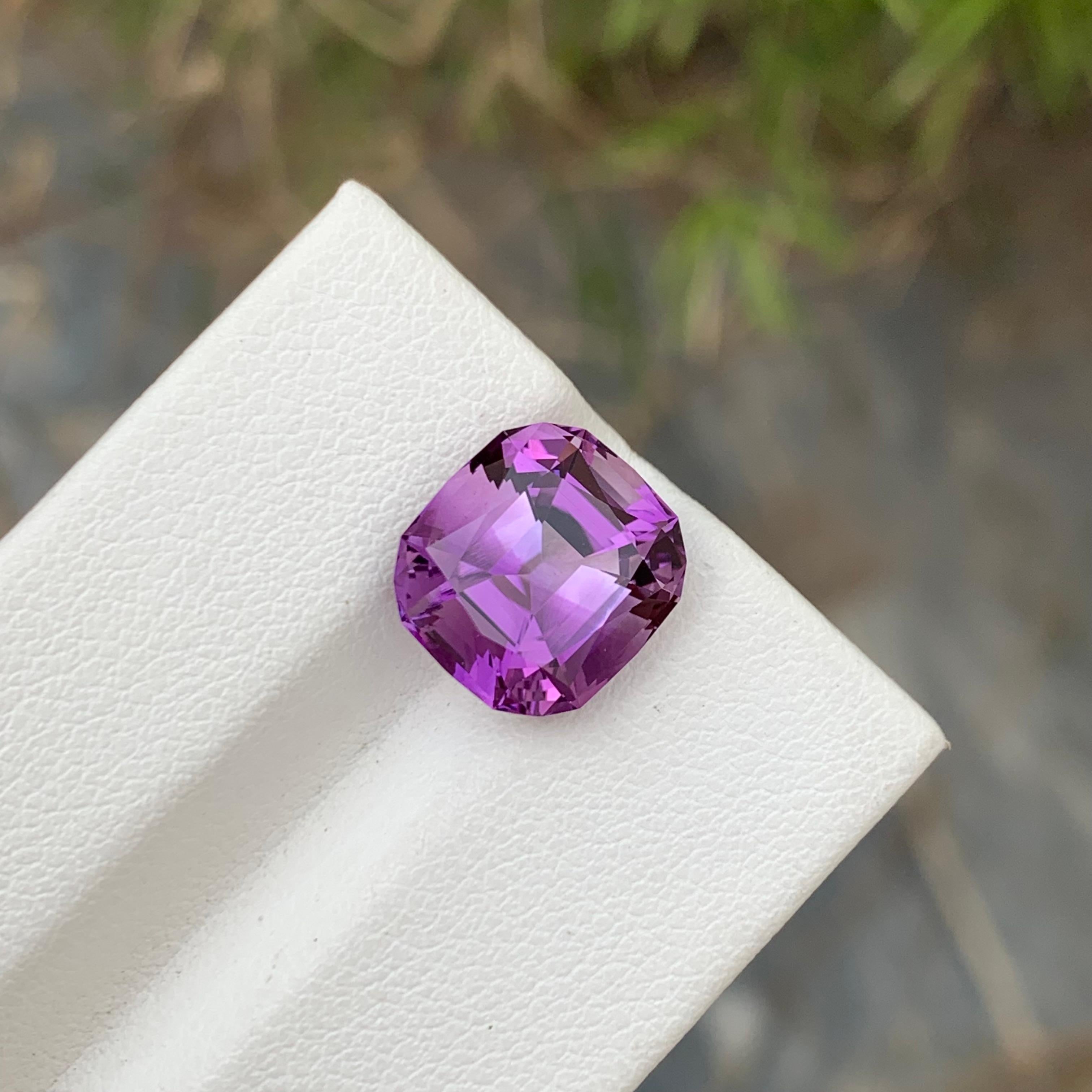 Glamorous 5.00 Carats Cushion Shape Loose Purple Amethyst Gem For Ring  For Sale 2