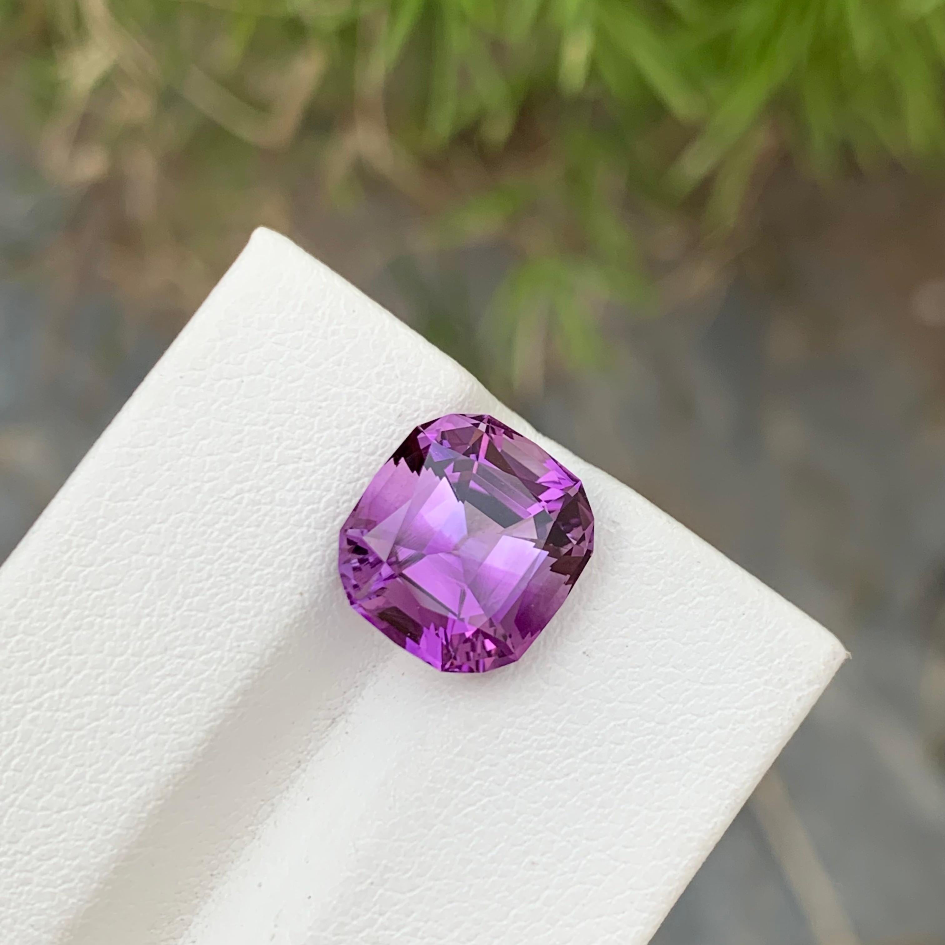 Glamorous 5.00 Carats Cushion Shape Loose Purple Amethyst Gem For Ring  For Sale 3