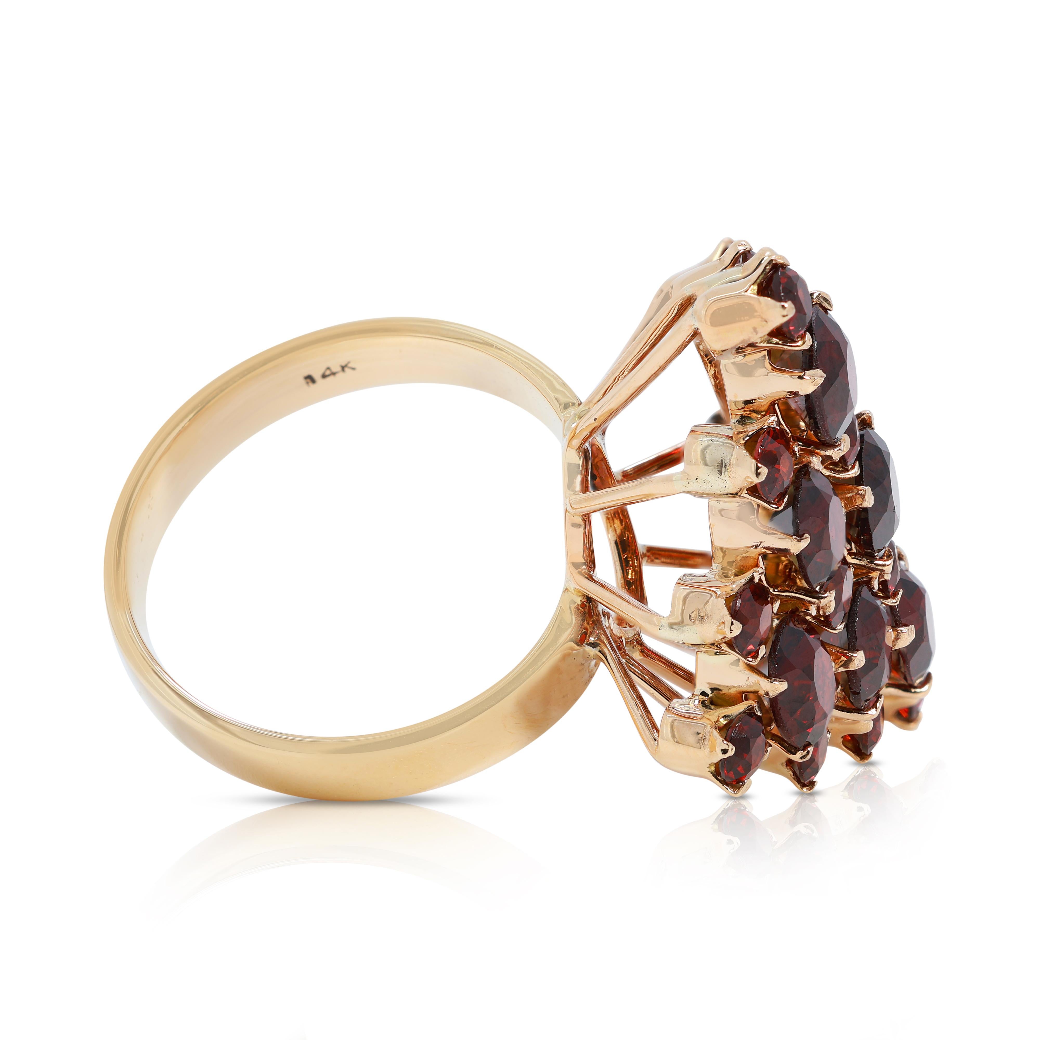 Glamorous 5.62ct Oval and Round Garnet Cocktail Ring in 18K Yellow Gold 1