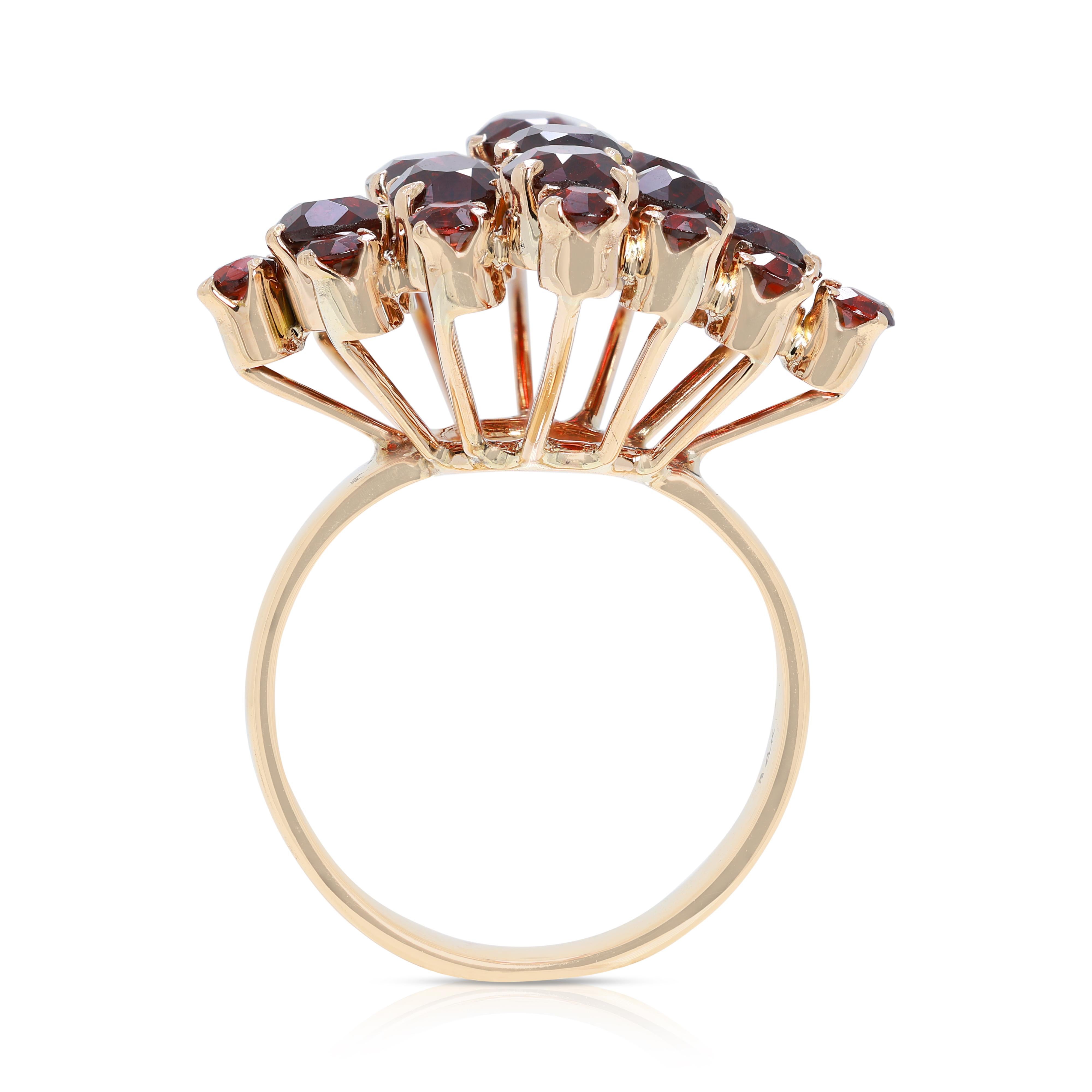 Glamorous 5.62ct Oval and Round Garnet Cocktail Ring in 18K Yellow Gold 2