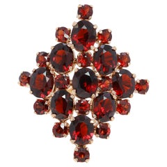 Glamorous 5.62ct Oval and Round Garnet Cocktail Ring in 18K Yellow Gold