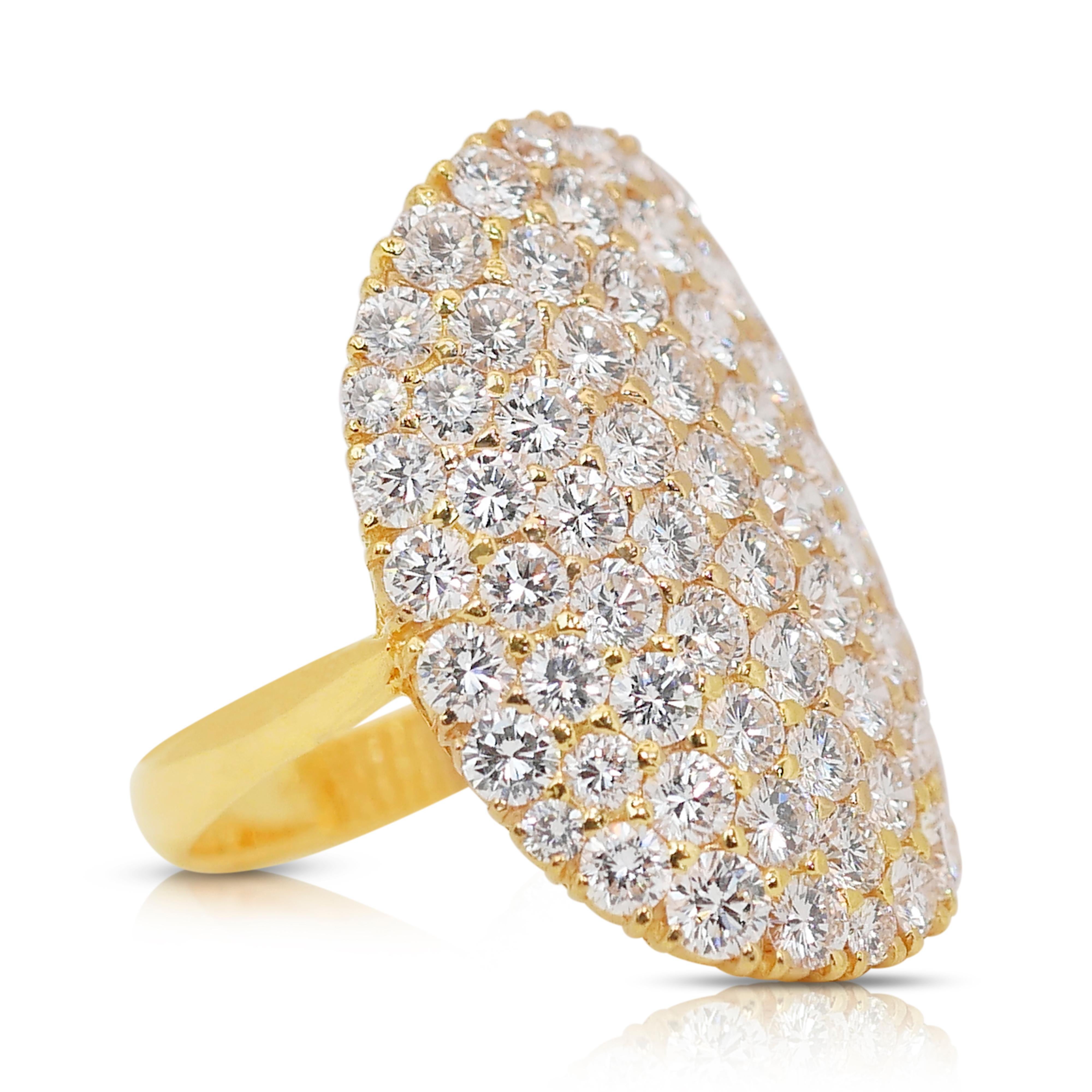 Glamorous 5.95ct Diamonds Cocktail Ring in 18k Yellow Gold - IGI Certified In New Condition In רמת גן, IL