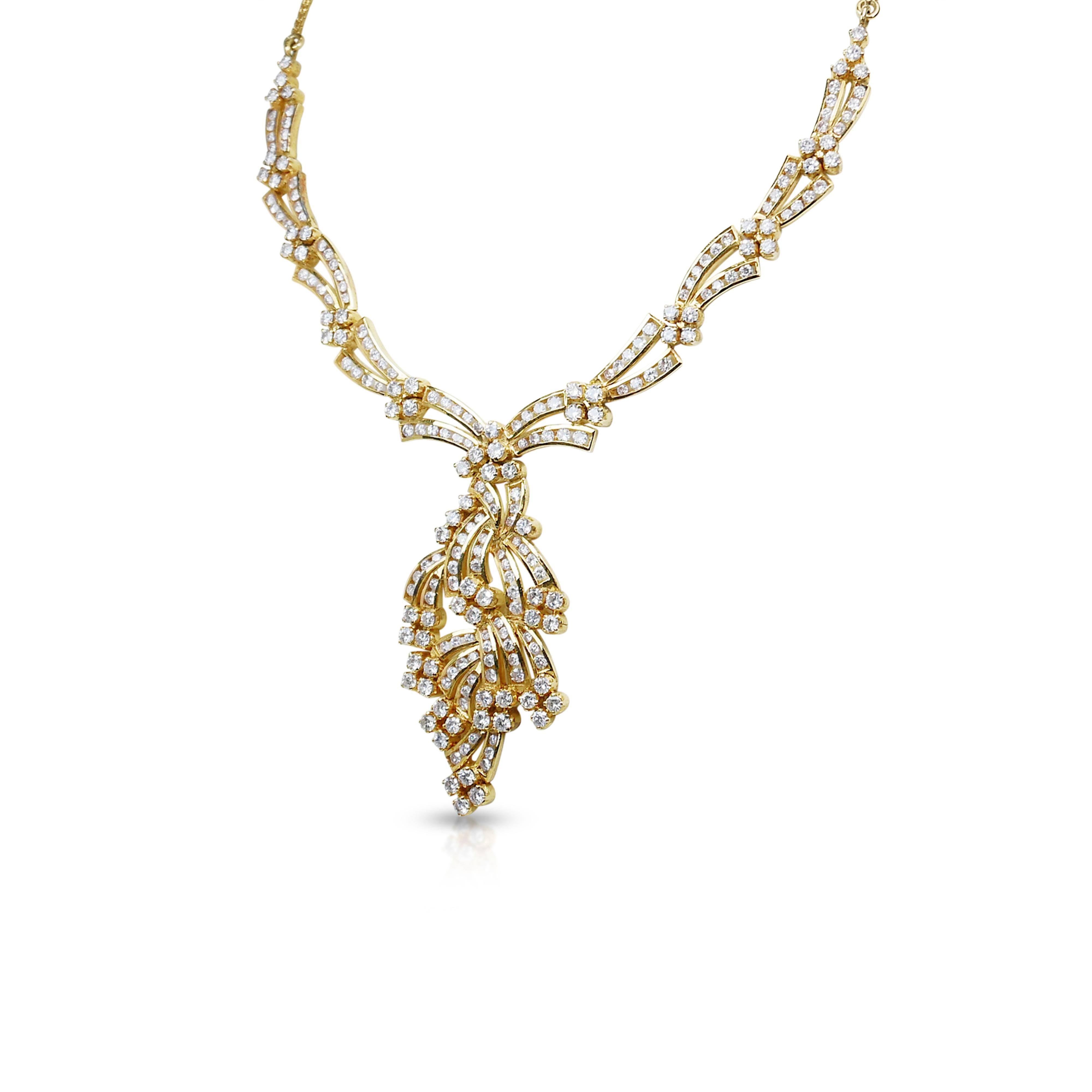 Glamorous 9.76ct Diamonds Necklace in 18k Yellow Gold - IGI Certified In New Condition For Sale In רמת גן, IL