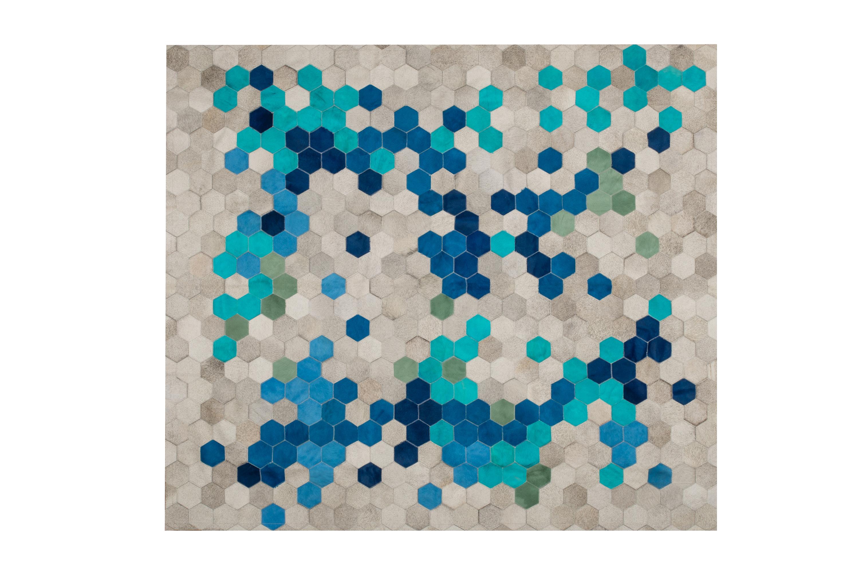 Angulo, Glamouröser, rechteckiger Art-Déco-Bodenteppich aus blauem Rindsleder von Art Hide (Pakistanisch) im Angebot
