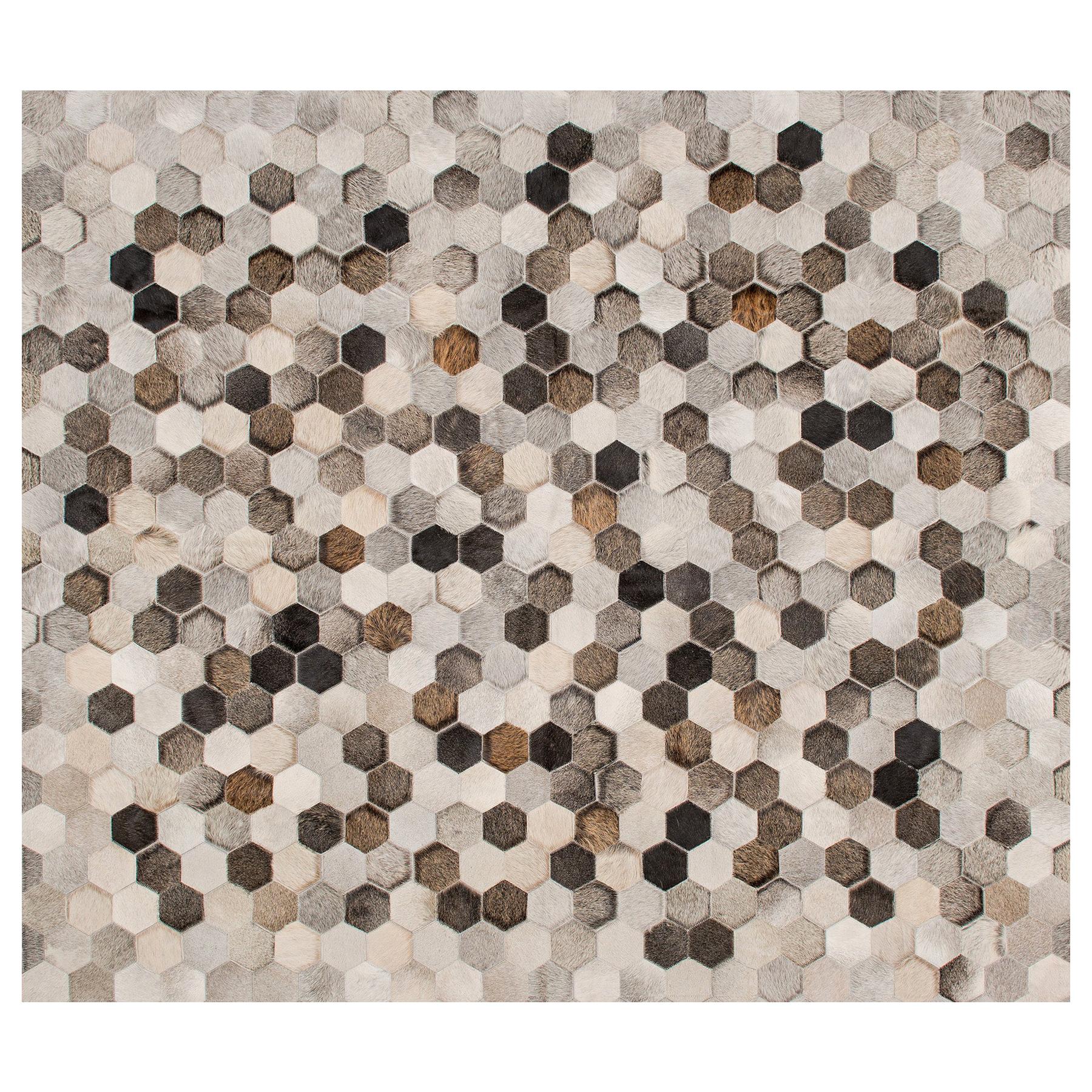 Angulo, rechteckiger, grauer Art-Déco-Bodenteppich aus Rindsleder von Art Hide, Glamourös im Angebot