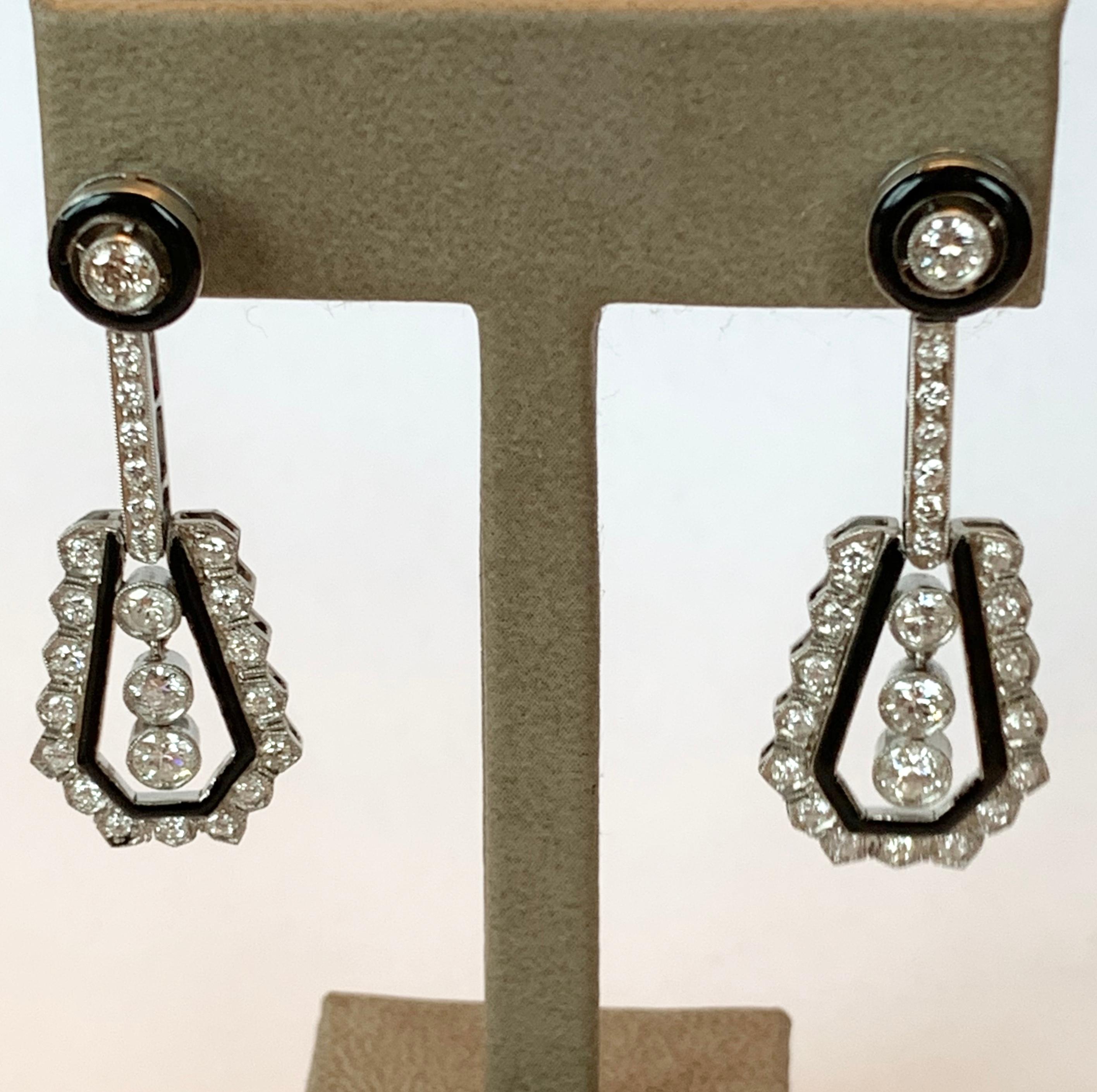 Glamorous Art Déco Enamel and Diamond Pendant Earrings in Platinum For Sale 2