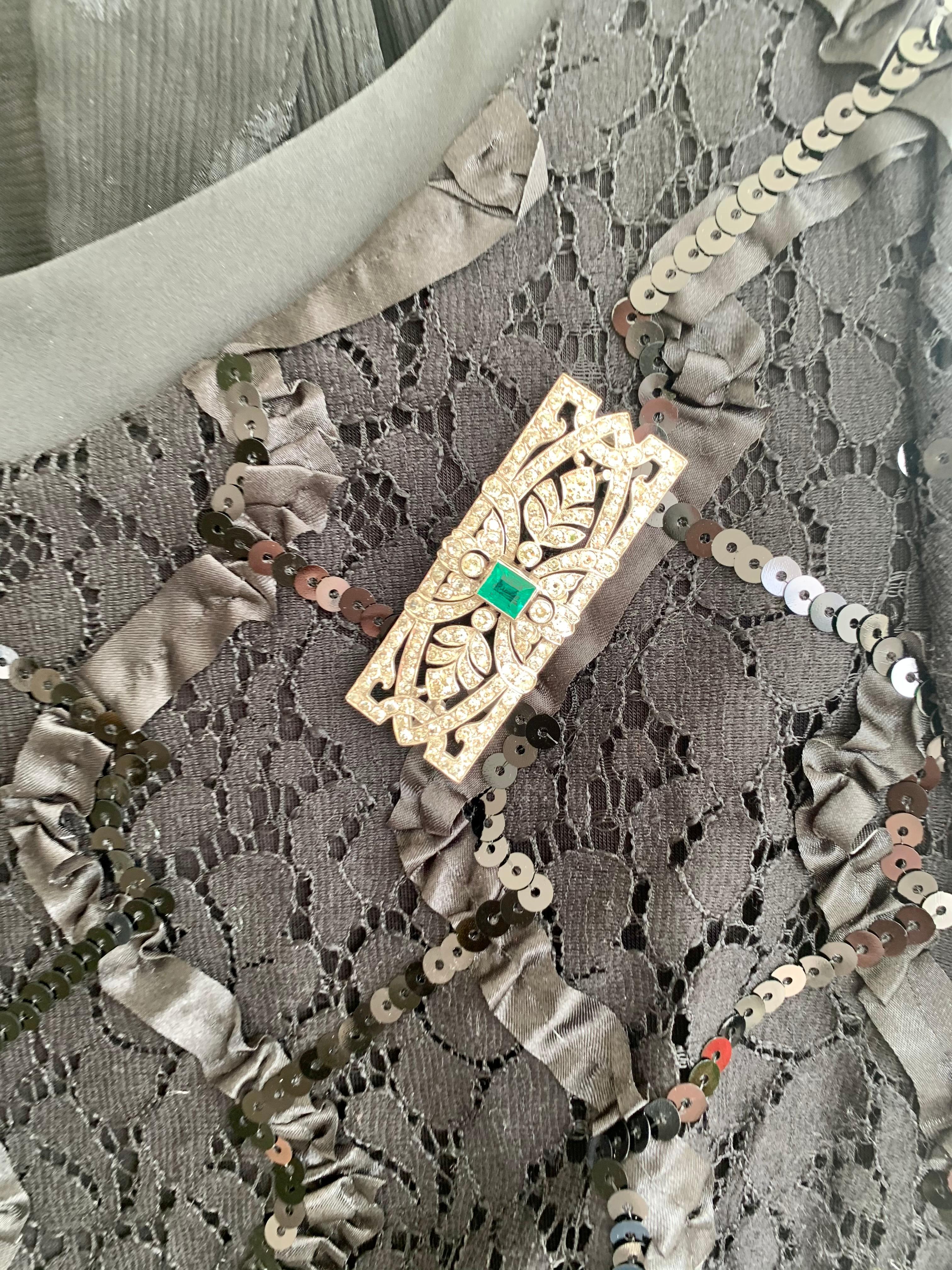 Glamorous Art Deco Platinum Emerald and Diamond Brooch For Sale 4