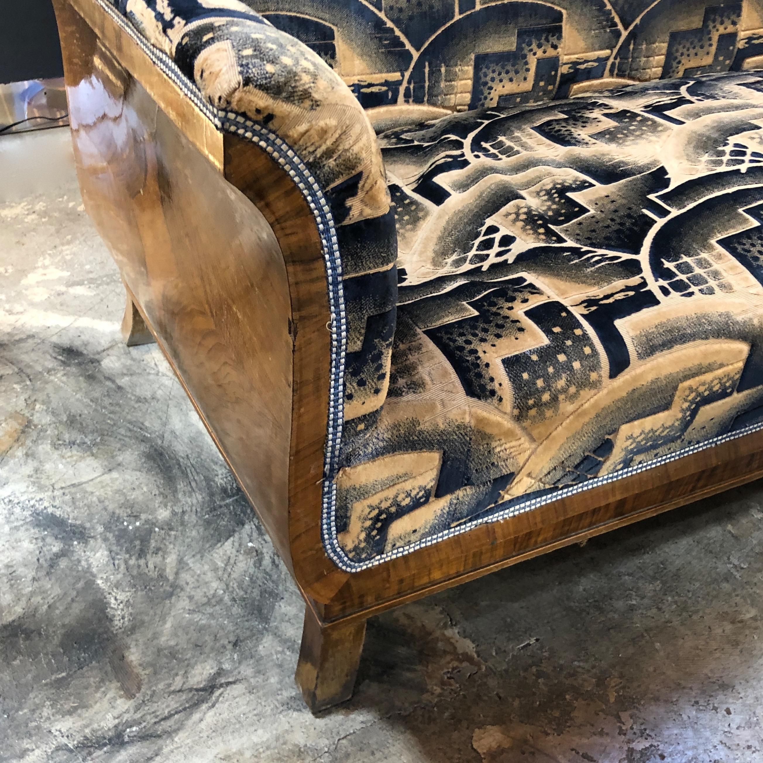 Glamouröser Art déco-Stil  Suite aus Stühlen aus Baumwollsamt, Italien, 1920er Jahre im Zustand „Gut“ im Angebot in Los Angeles, CA