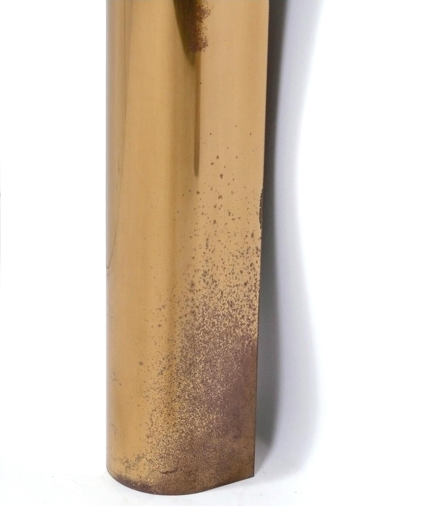 Glamouröser Messingmantel von Danny Alessandro circa 1970er Jahre Kamin (Moderne der Mitte des Jahrhunderts) im Angebot