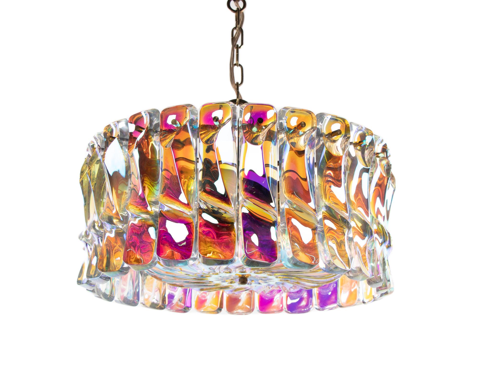 1960 Italy Glamorous Chandelier with Iridescent Venini Murano Glass & Brass For Sale 4