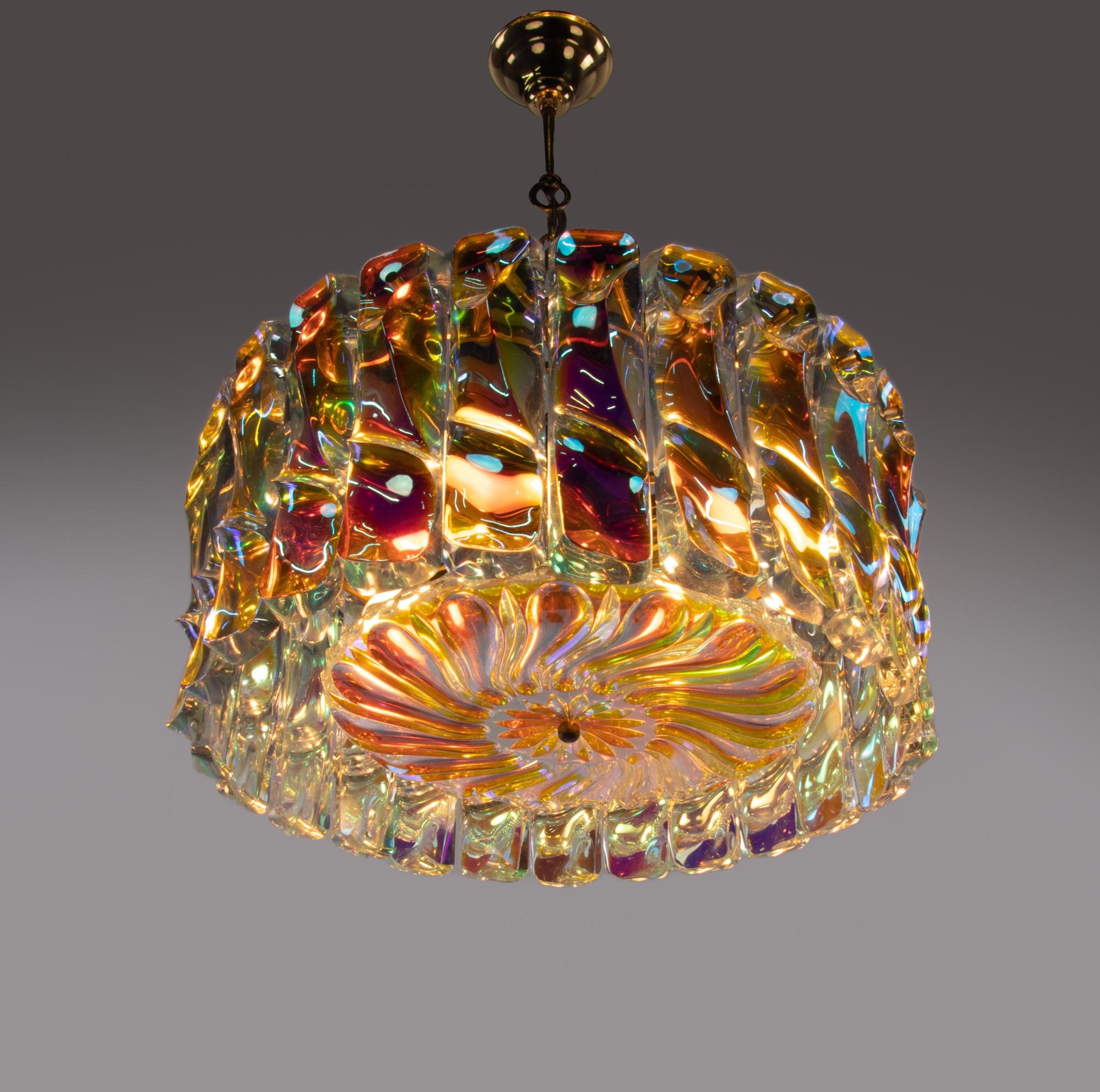 1960 Italy Glamorous Chandelier with Iridescent Venini Murano Glass & Brass For Sale 2