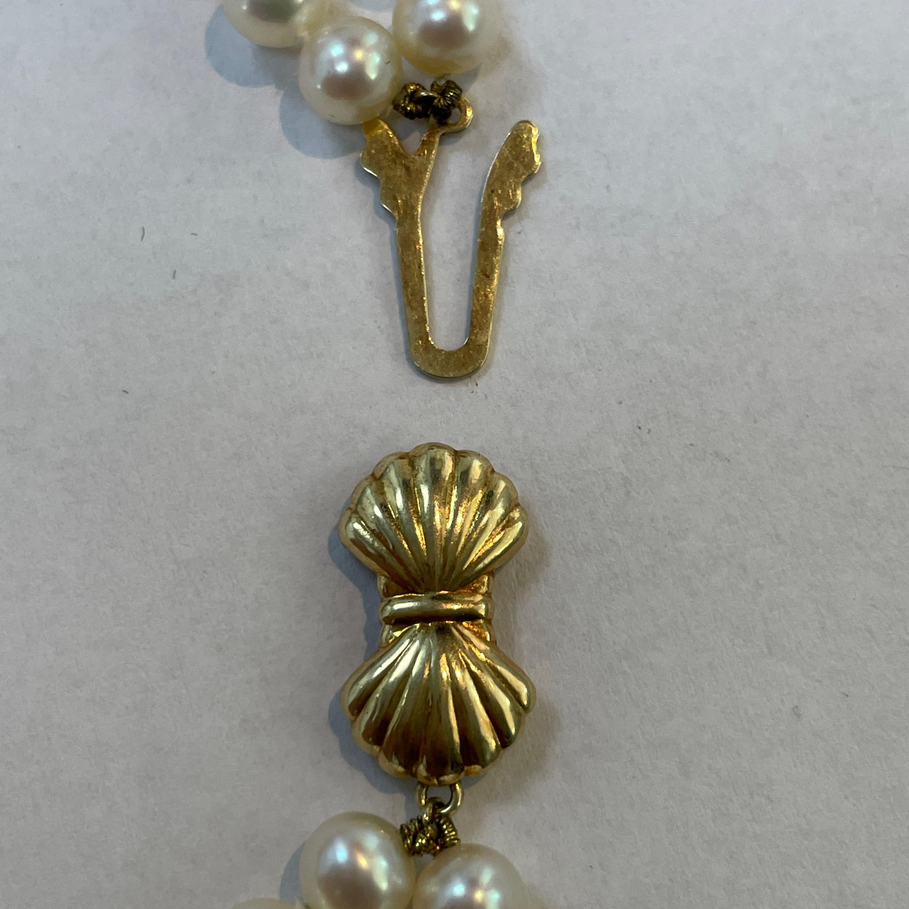 Collier à double rang de perles de culture glamour avec fermoir en or jaune 14k Excellent état - En vente à New York, NY