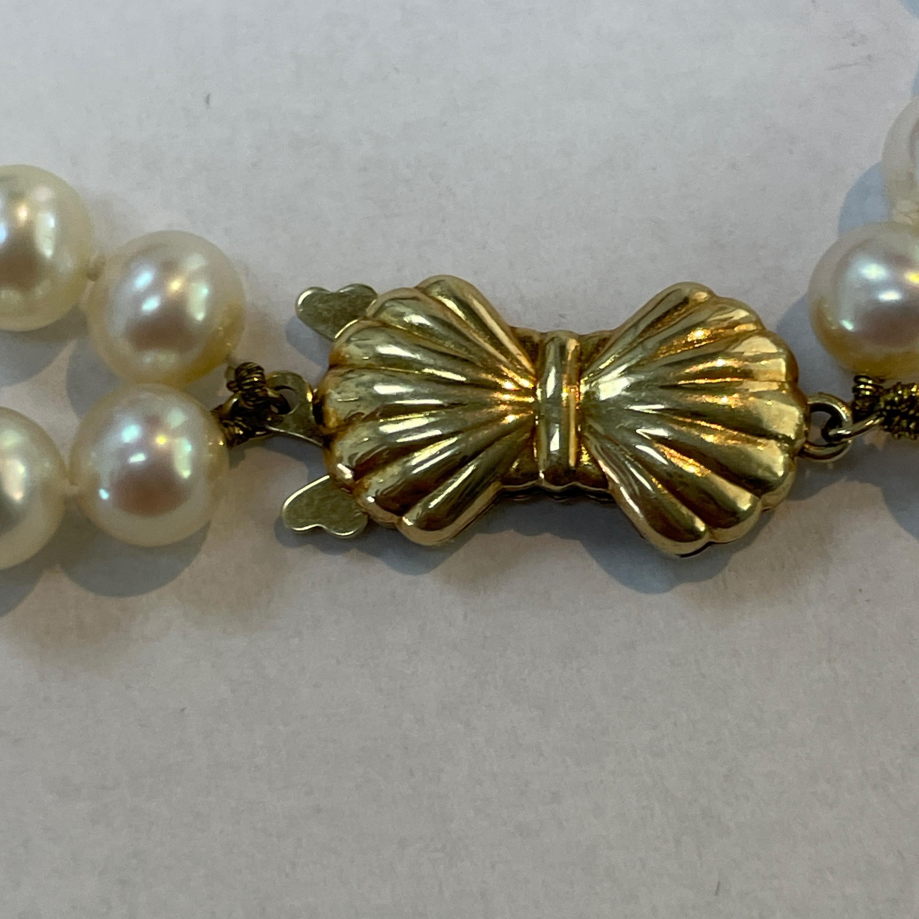 Collier à double rang de perles de culture glamour avec fermoir en or jaune 14k Unisexe en vente