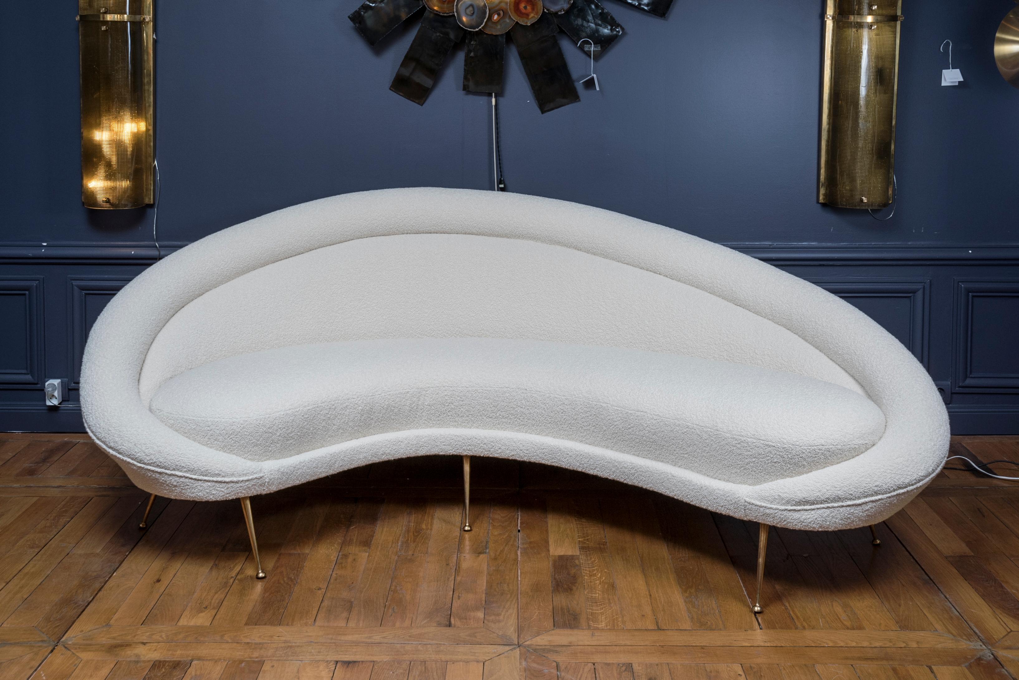 This sofa designed by the Studio Glustin is a modern creation. It is upholstered with Dedar Bouclette fabric here, but any fabric can be used by order. Price in com: 7,560 €.