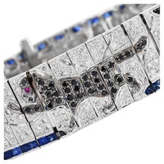 Bracelet enveloppant de panthères glamour en or blanc 18 carats, avec diamants et saphirs