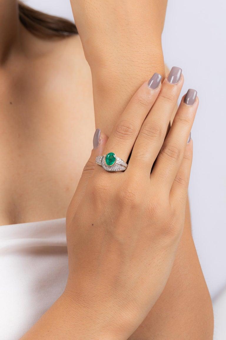 For Sale:  Glamorous Emerald Diamond Wedding Ring Gift in 18k Solid White Gold 10
