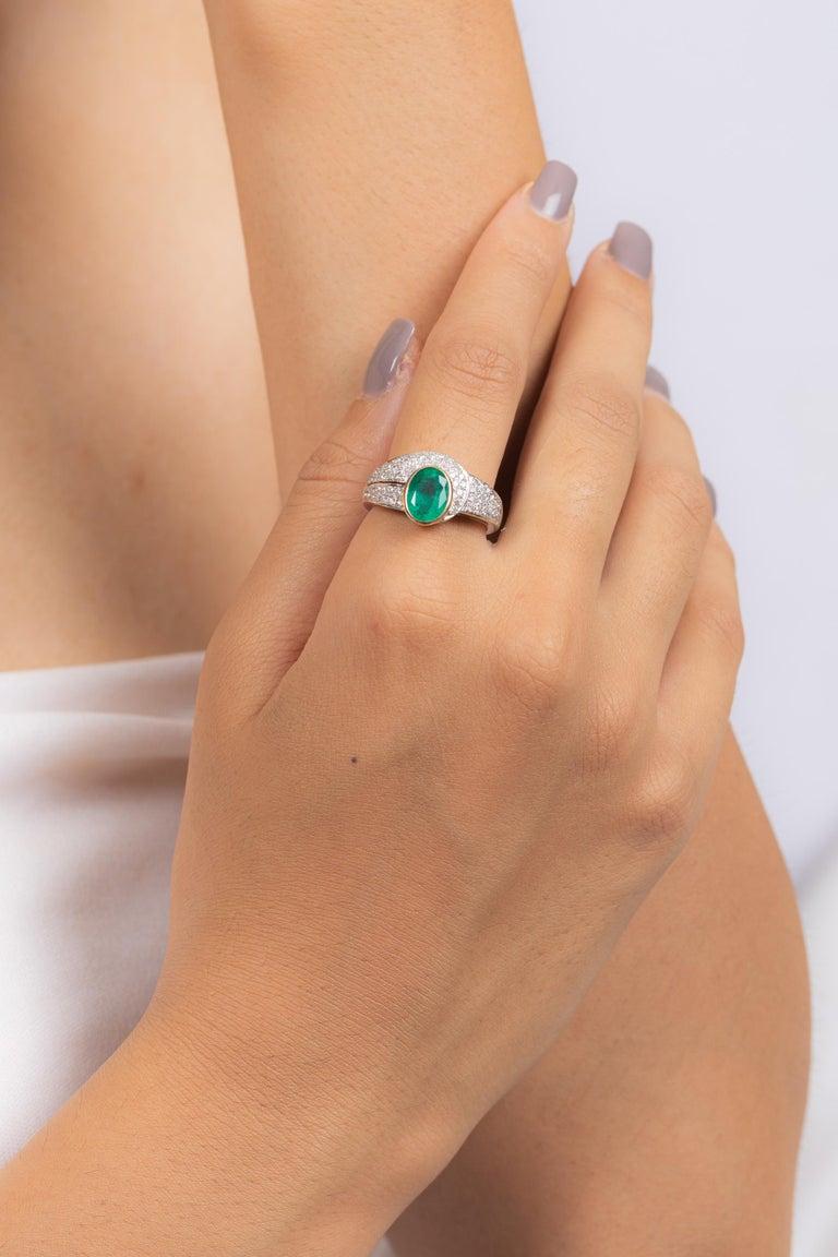 For Sale:  Glamorous Emerald Diamond Wedding Ring Gift in 18k Solid White Gold 6