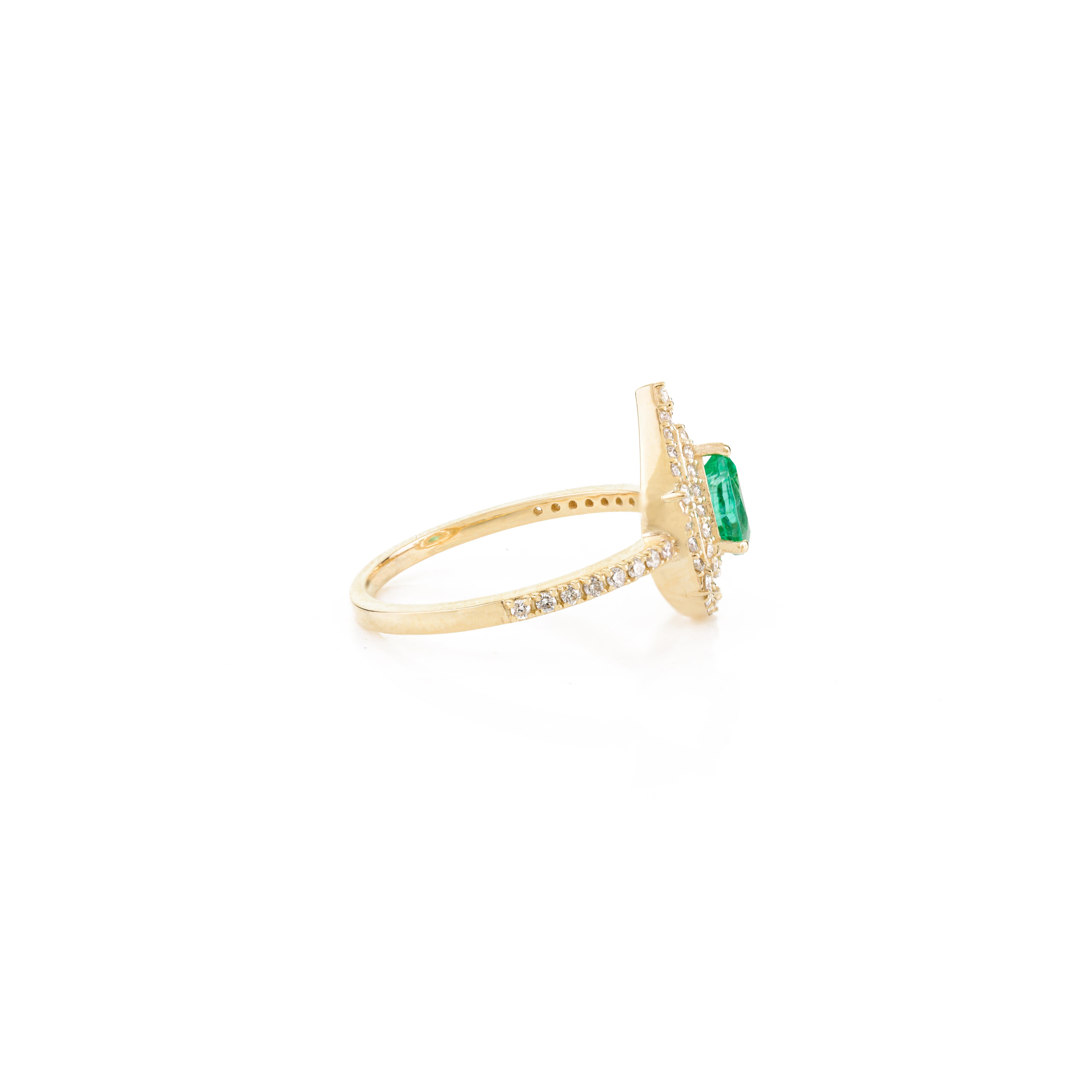 For Sale:  Glamorous Emerald Halo Diamond Women Engagement Ring Gift in 14k Yellow Gold 3