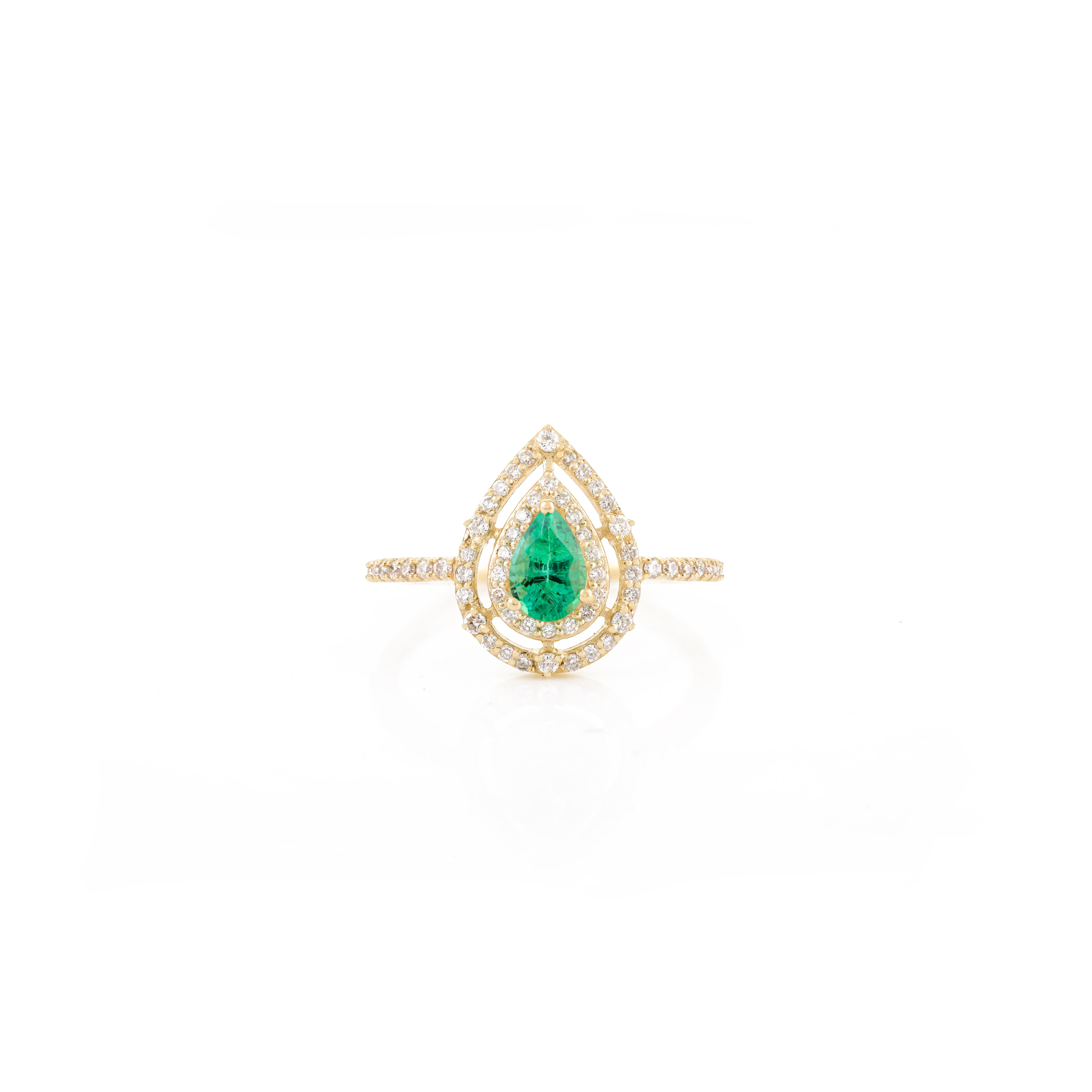 For Sale:  Glamorous Emerald Halo Diamond Women Engagement Ring Gift in 14k Yellow Gold 9