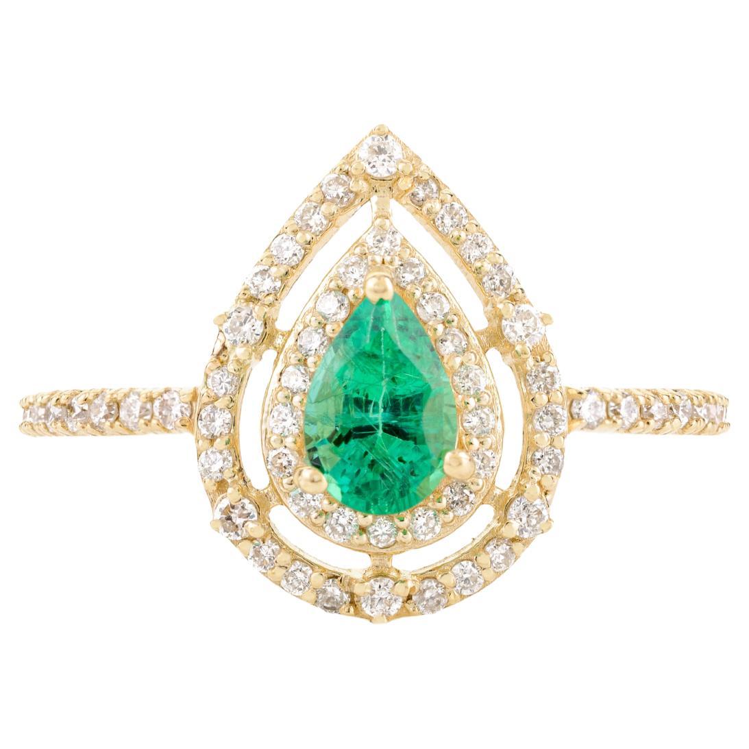 For Sale:  Glamorous Emerald Halo Diamond Women Engagement Ring Gift in 14k Yellow Gold