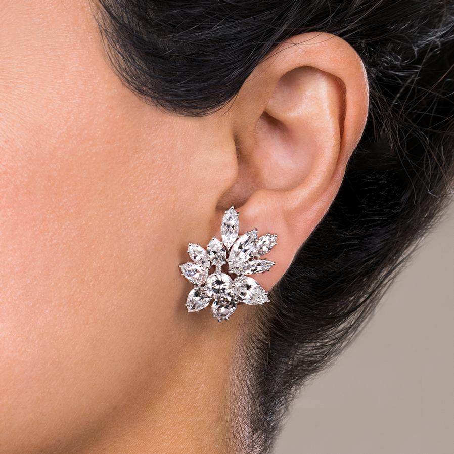 Glamorous Harry Winston Style Diamond Clip Earrings In Excellent Condition For Sale In San Francisco, CA