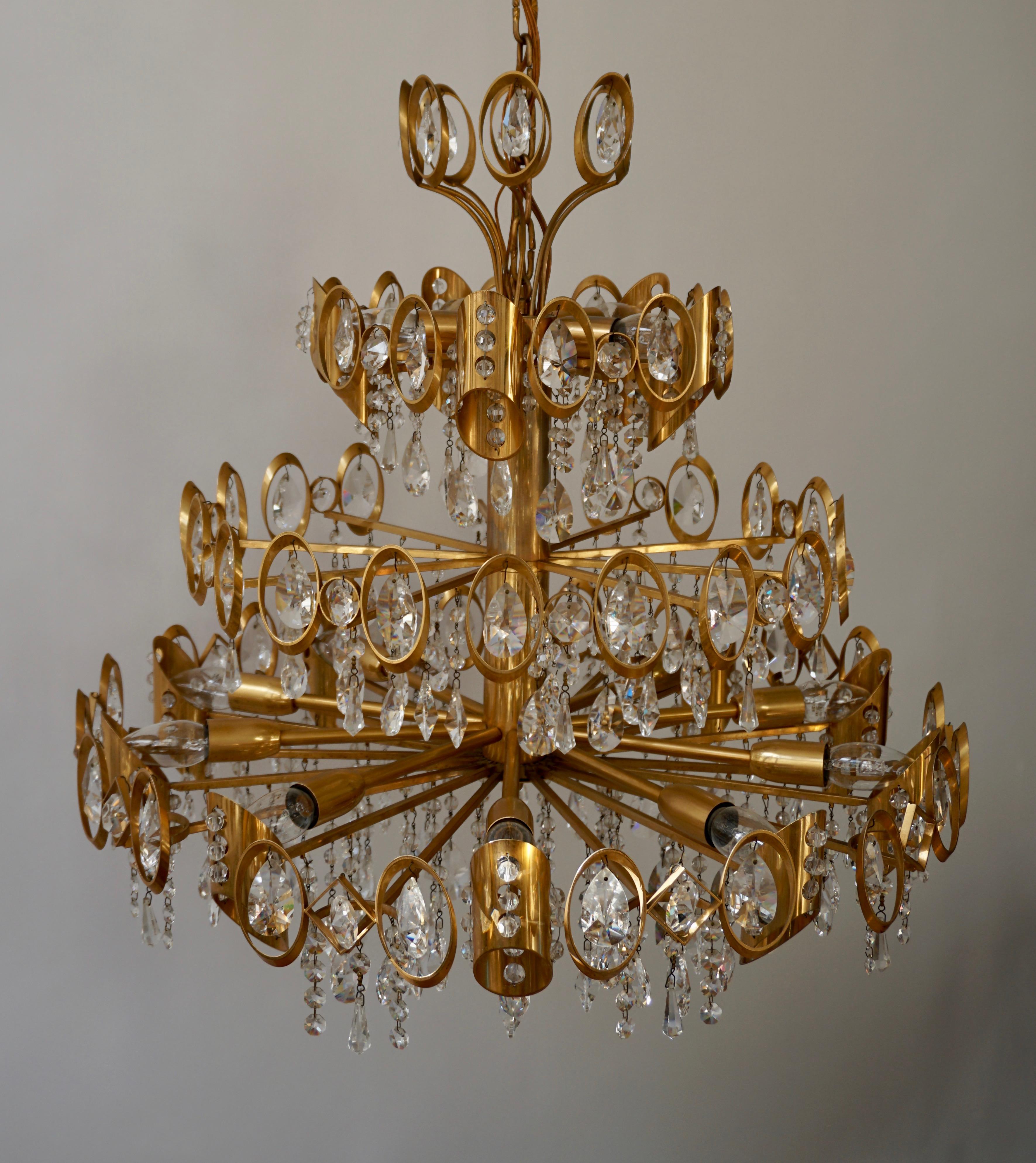 Glamorous Hollywood Regency Gilt Brass and Crystal Palwa Chandelier For Sale 5