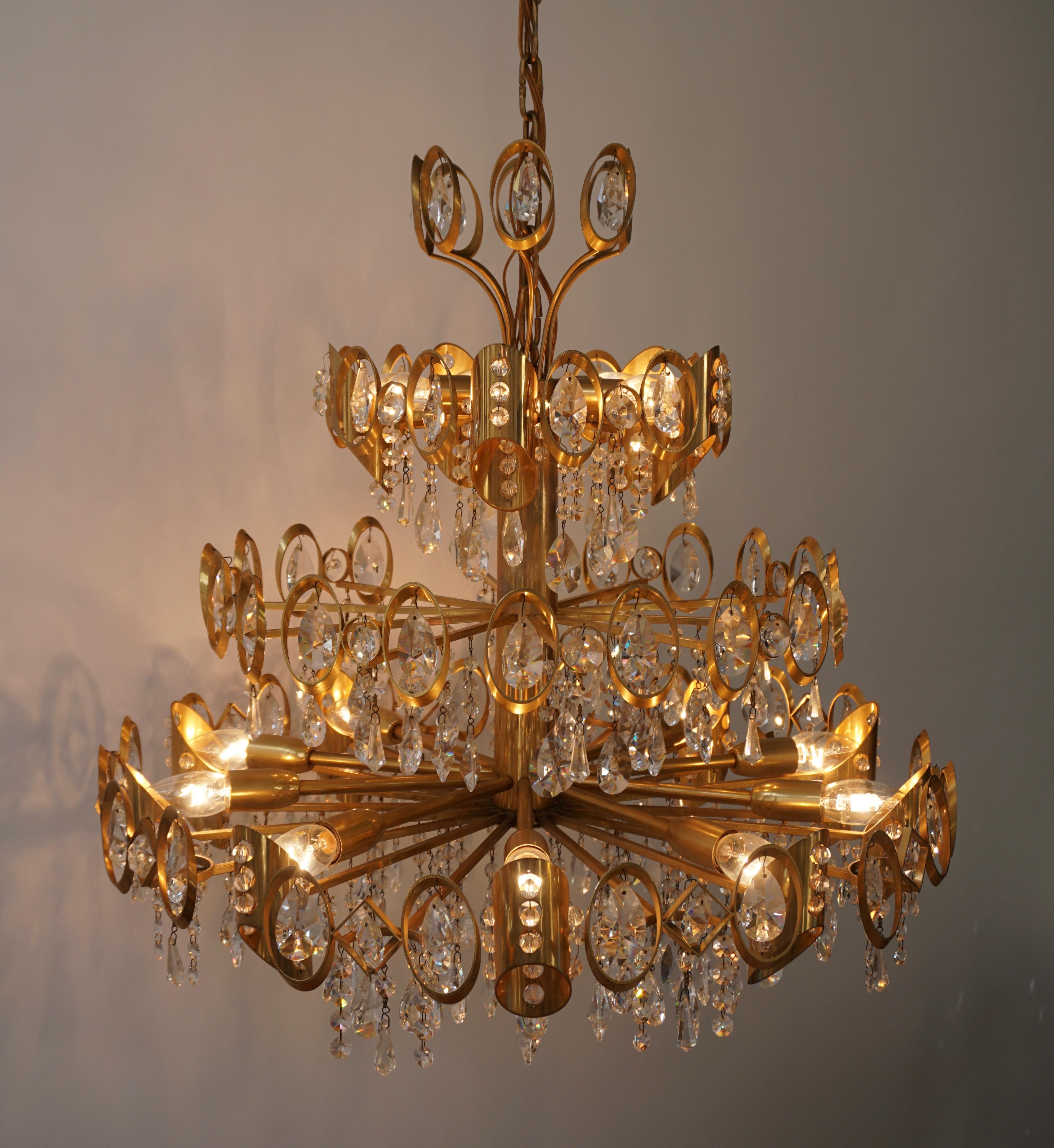 Glamorous Hollywood Regency Gilt Brass and Crystal Palwa Chandelier For Sale 6