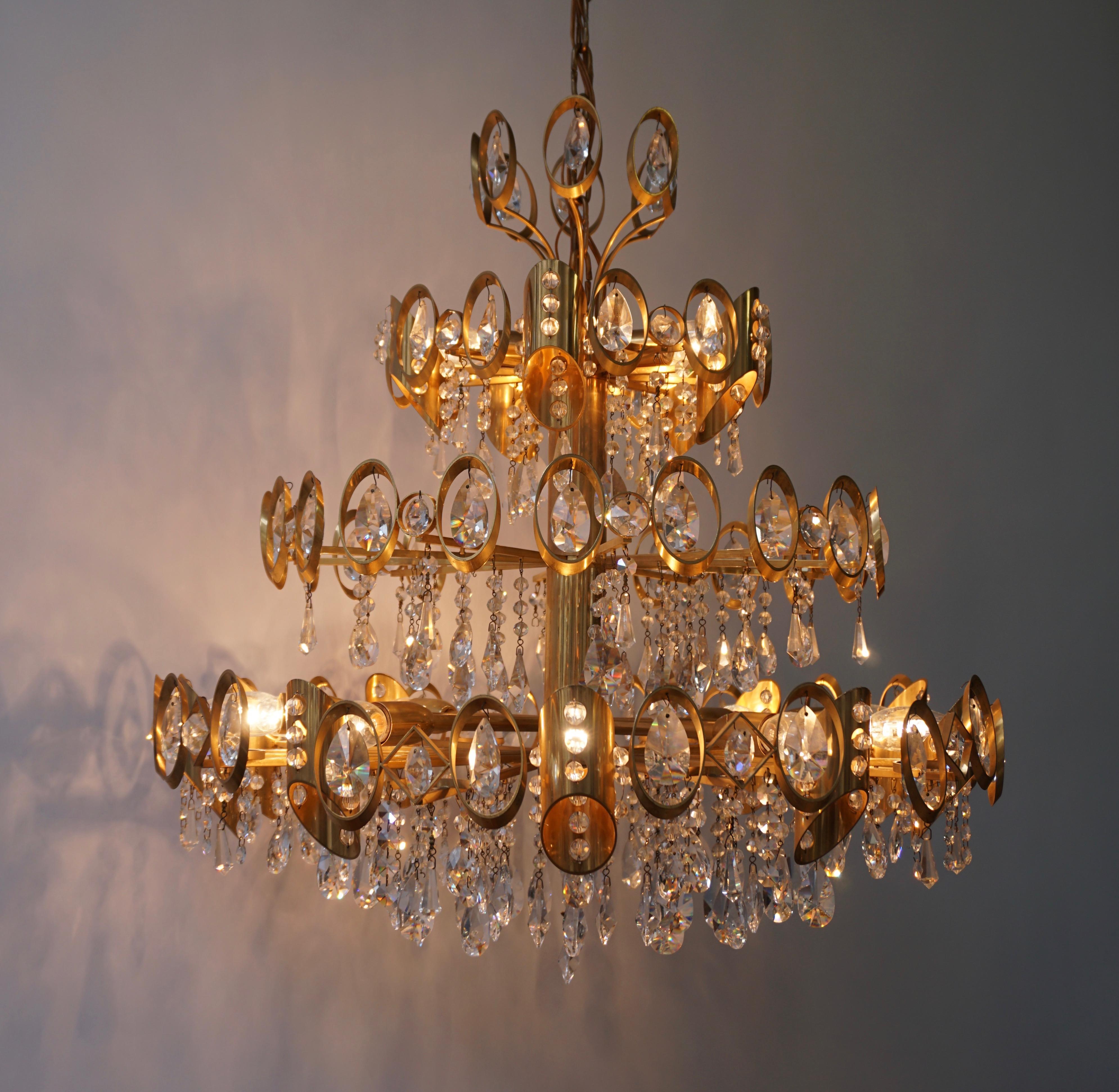 Glamorous Hollywood Regency Gilt Brass and Crystal Palwa Chandelier For Sale 8