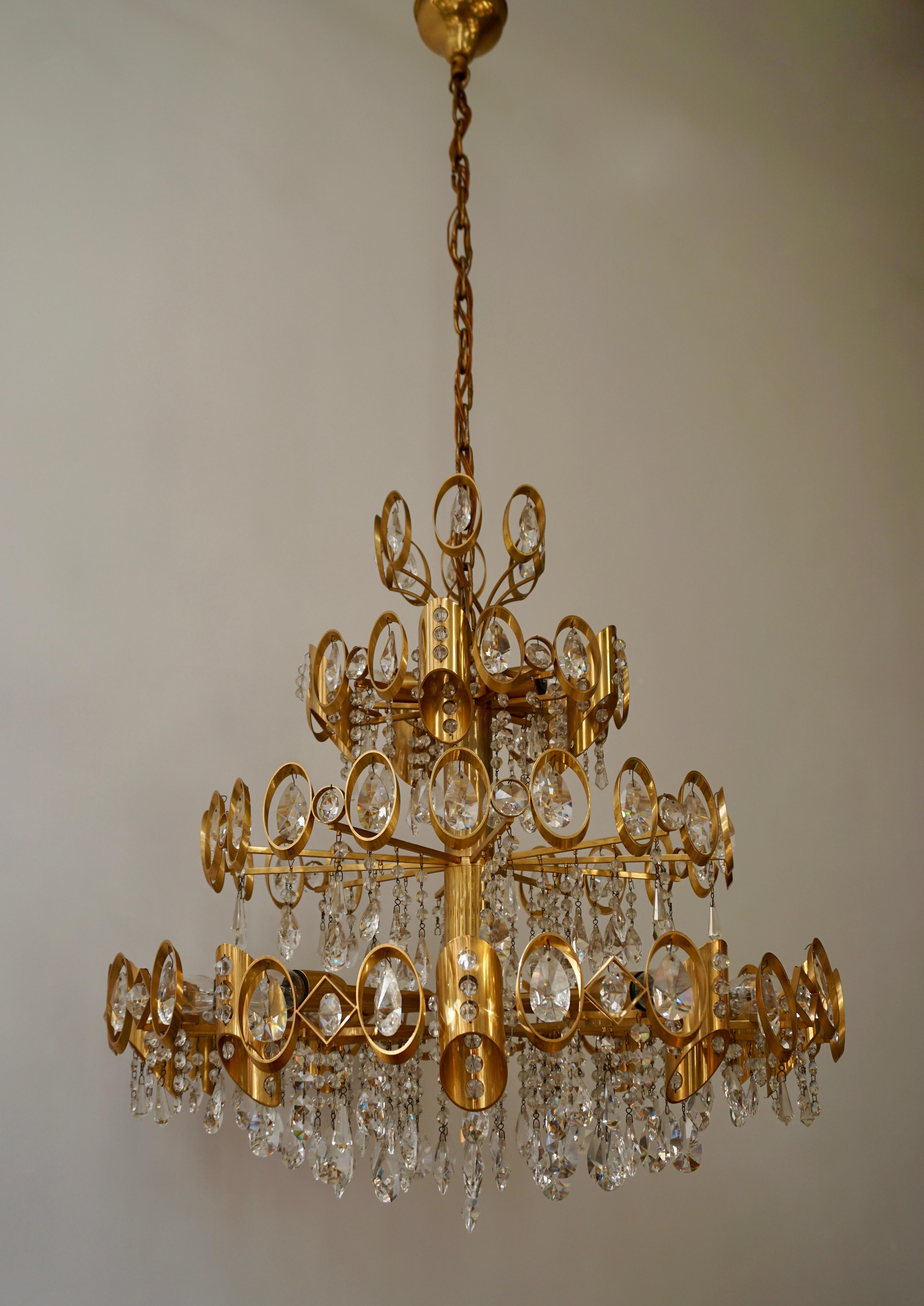 Glamorous Hollywood Regency Gilt Brass and Crystal Palwa Chandelier For Sale 9