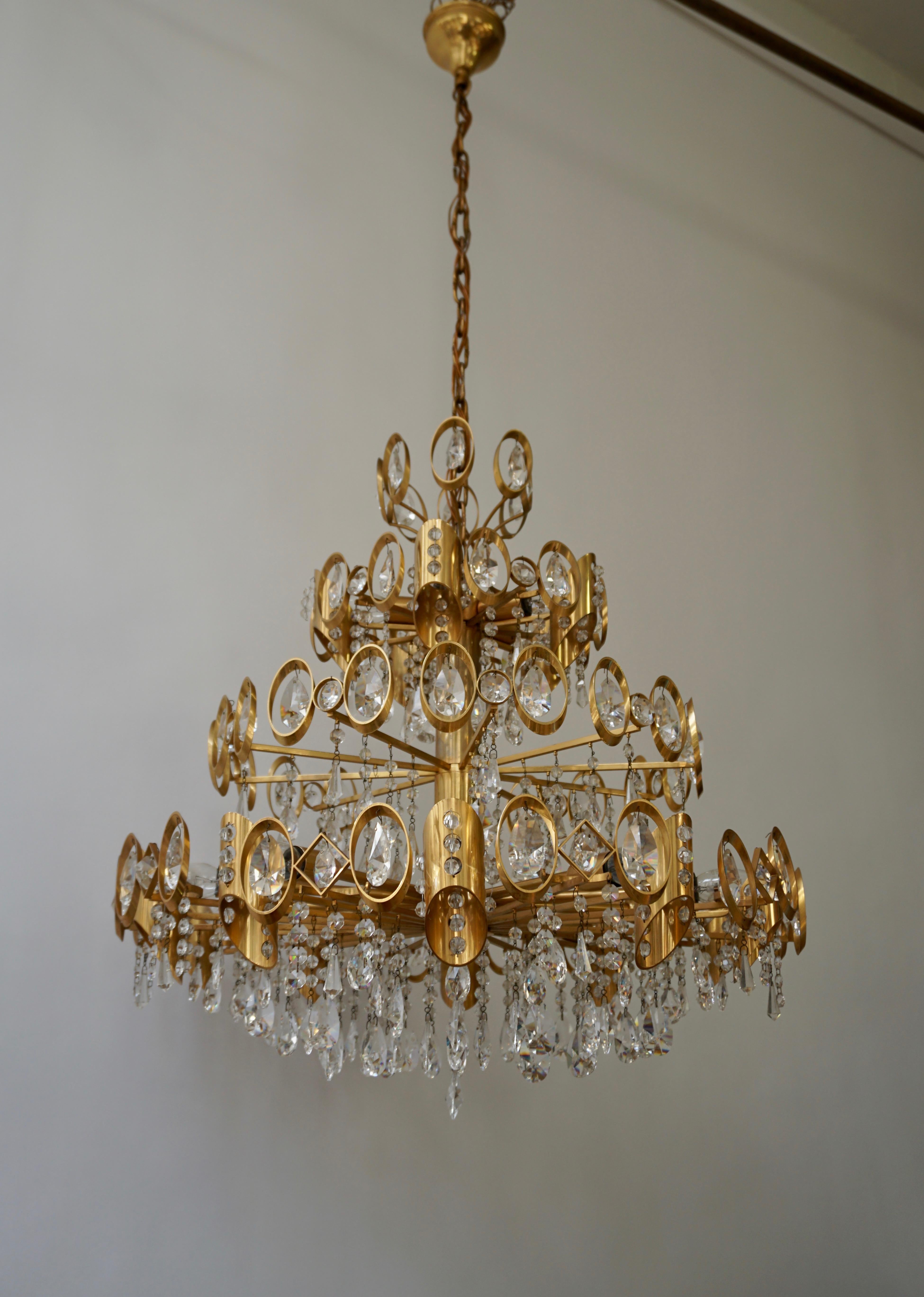 Glamorous Hollywood Regency Gilt Brass and Crystal Palwa Chandelier For Sale 10