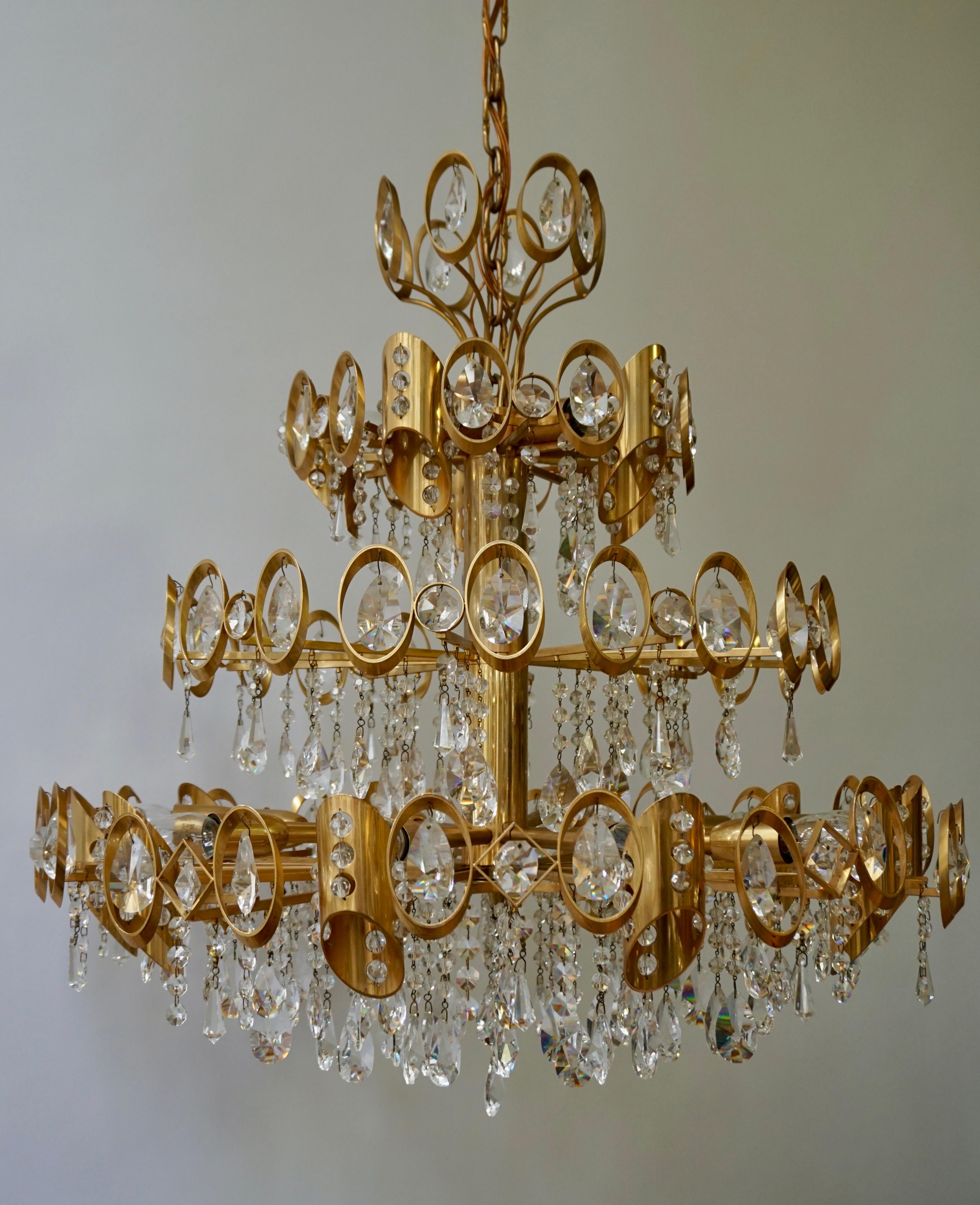 Glamorous Hollywood Regency Gilt Brass and Crystal Palwa Chandelier For Sale 2