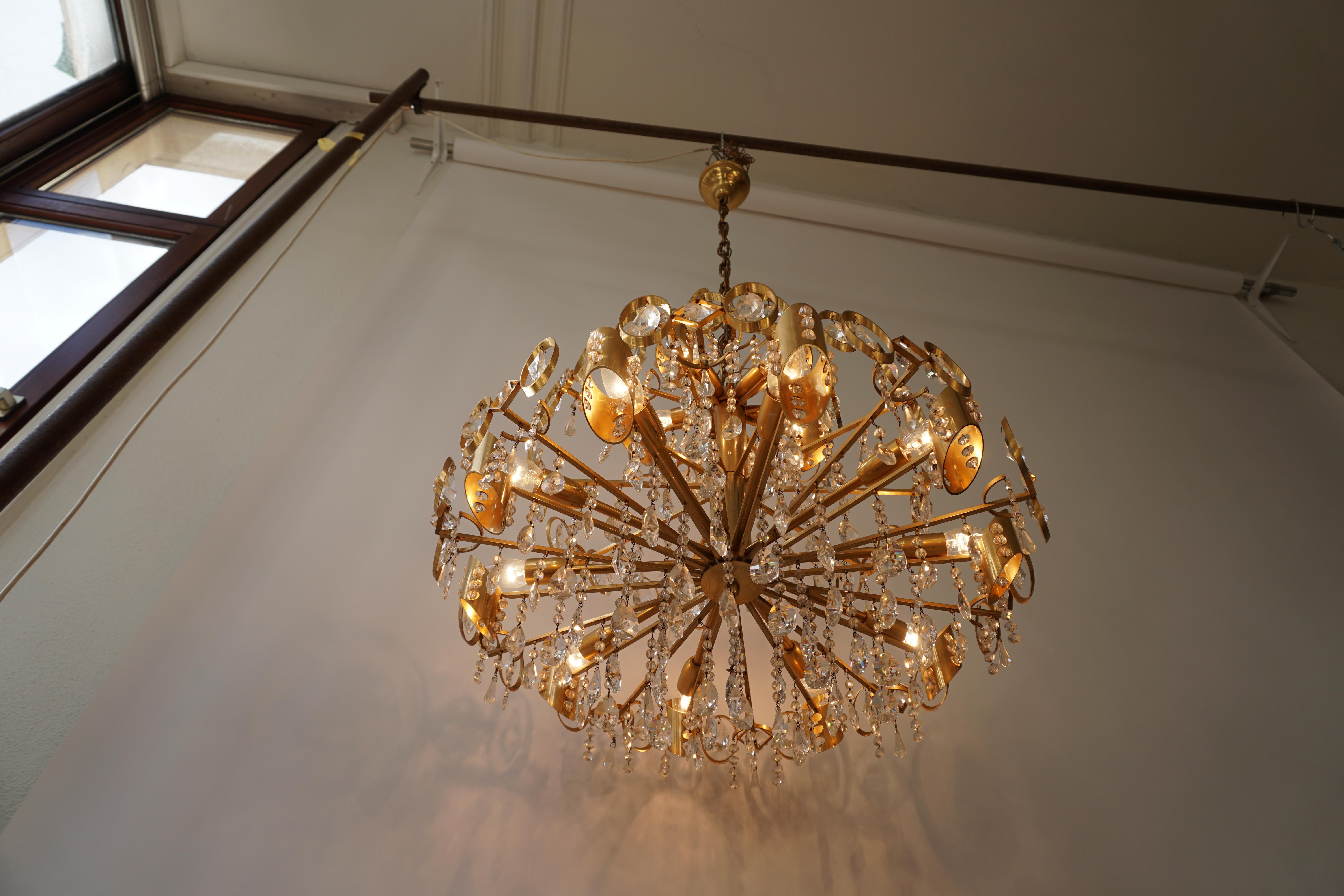 Glamorous Hollywood Regency Gilt Brass and Crystal Palwa Chandelier For Sale 3
